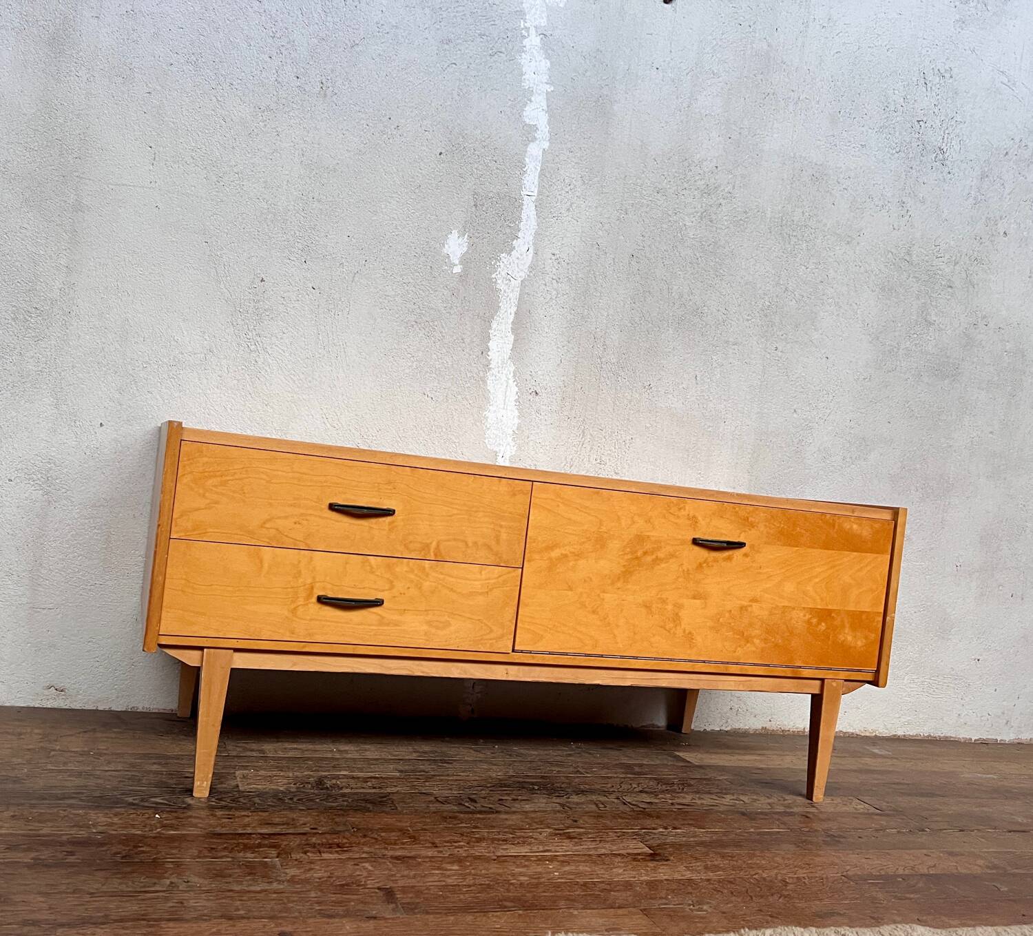 Vintage hi-fi TV cabinet with compass legs