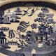 Angleterre XIXeme : grand plat en faience bleue blanche