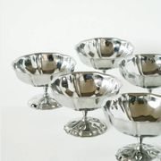 Set of 6 mid-height stainless steel ice cream bowls with finely crafted feet, Design, 1