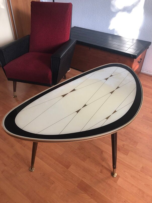 Opal tripod table in graphic glass from the 60s