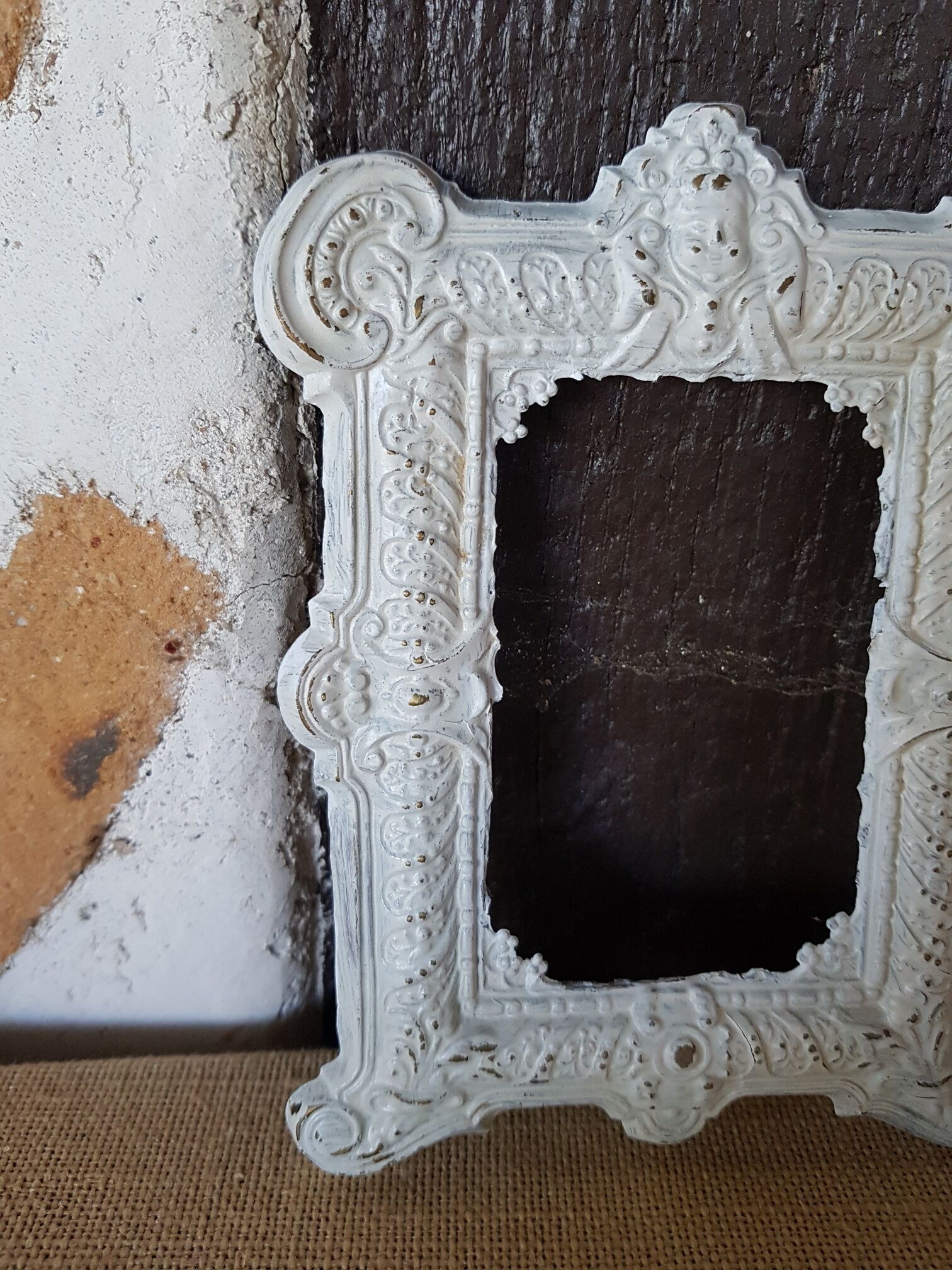Small old frame in repelled brass patinated white