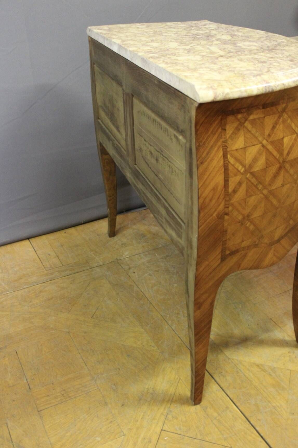 Louis XV commode in marquetry