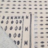 Tapis noir et blanc à motifs berbères fait main 190x121cm