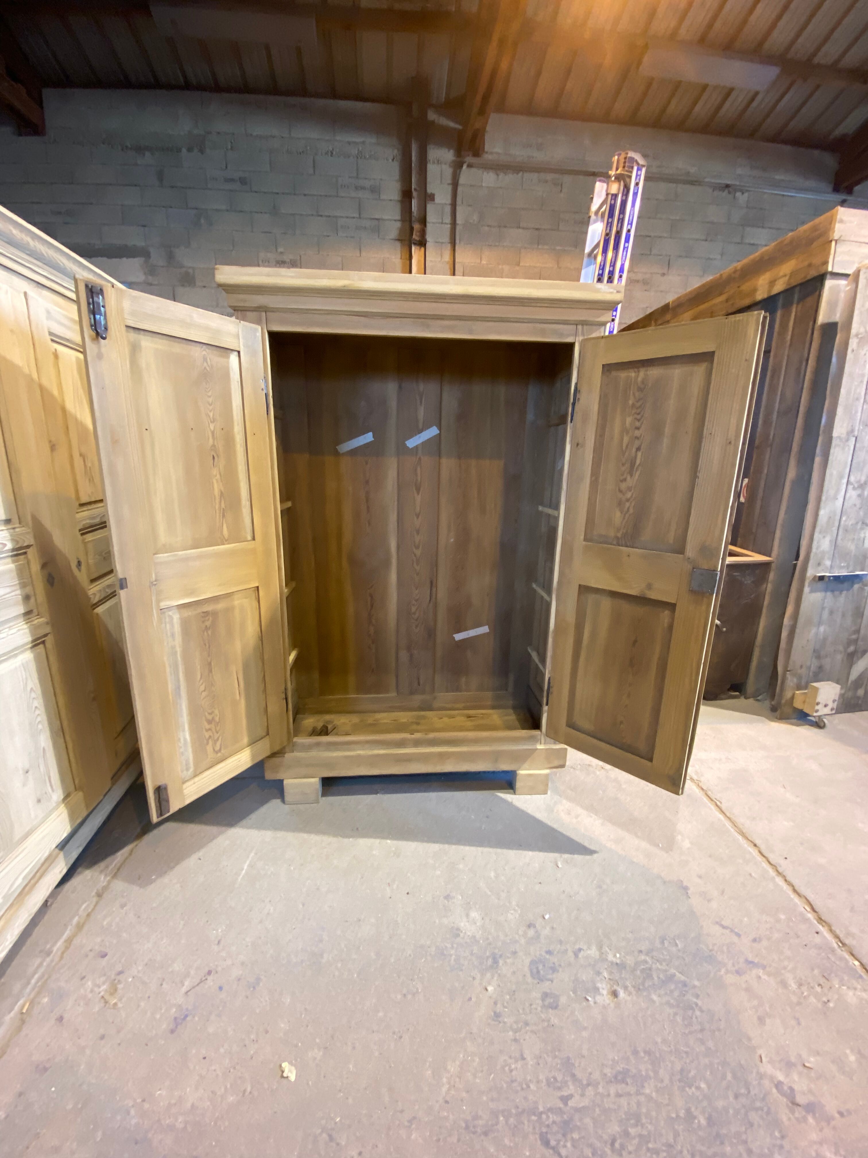 Armoire en sapin