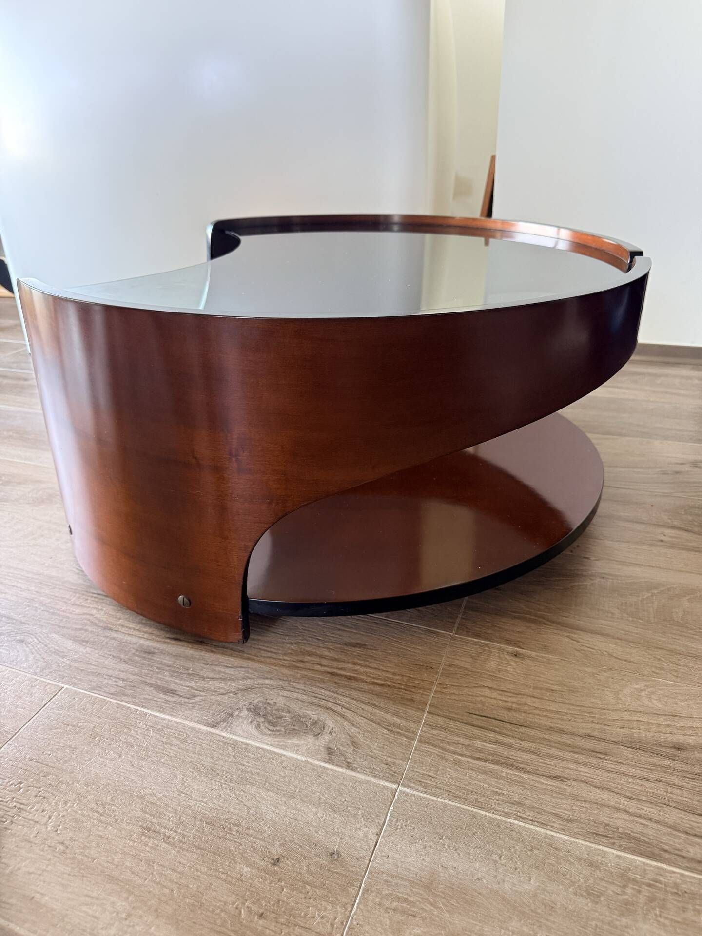Italian Space Age coffee table in curved wood and smoked glass – 1970s
