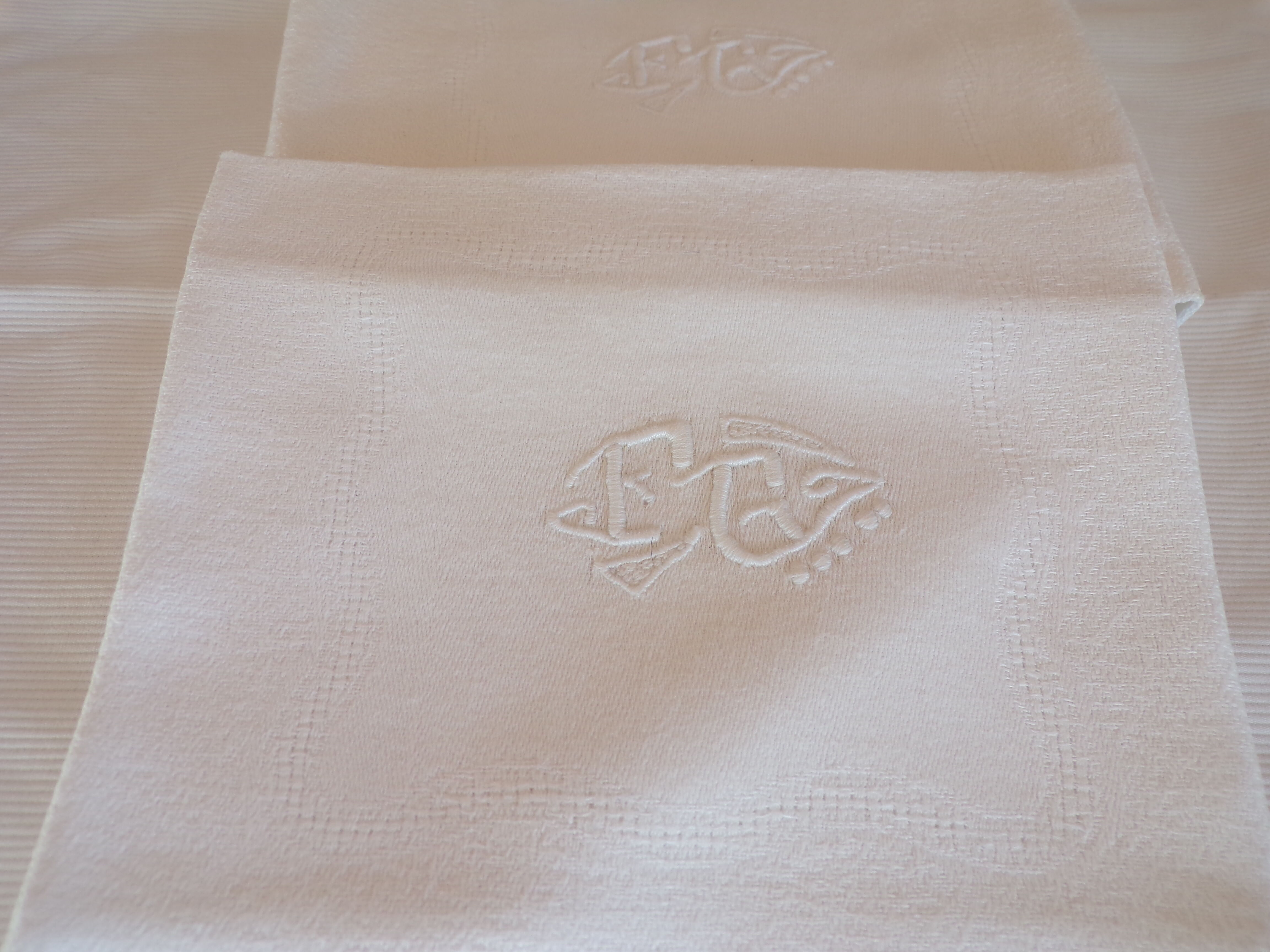 Lot of 6 towels old Monogram white "fw"