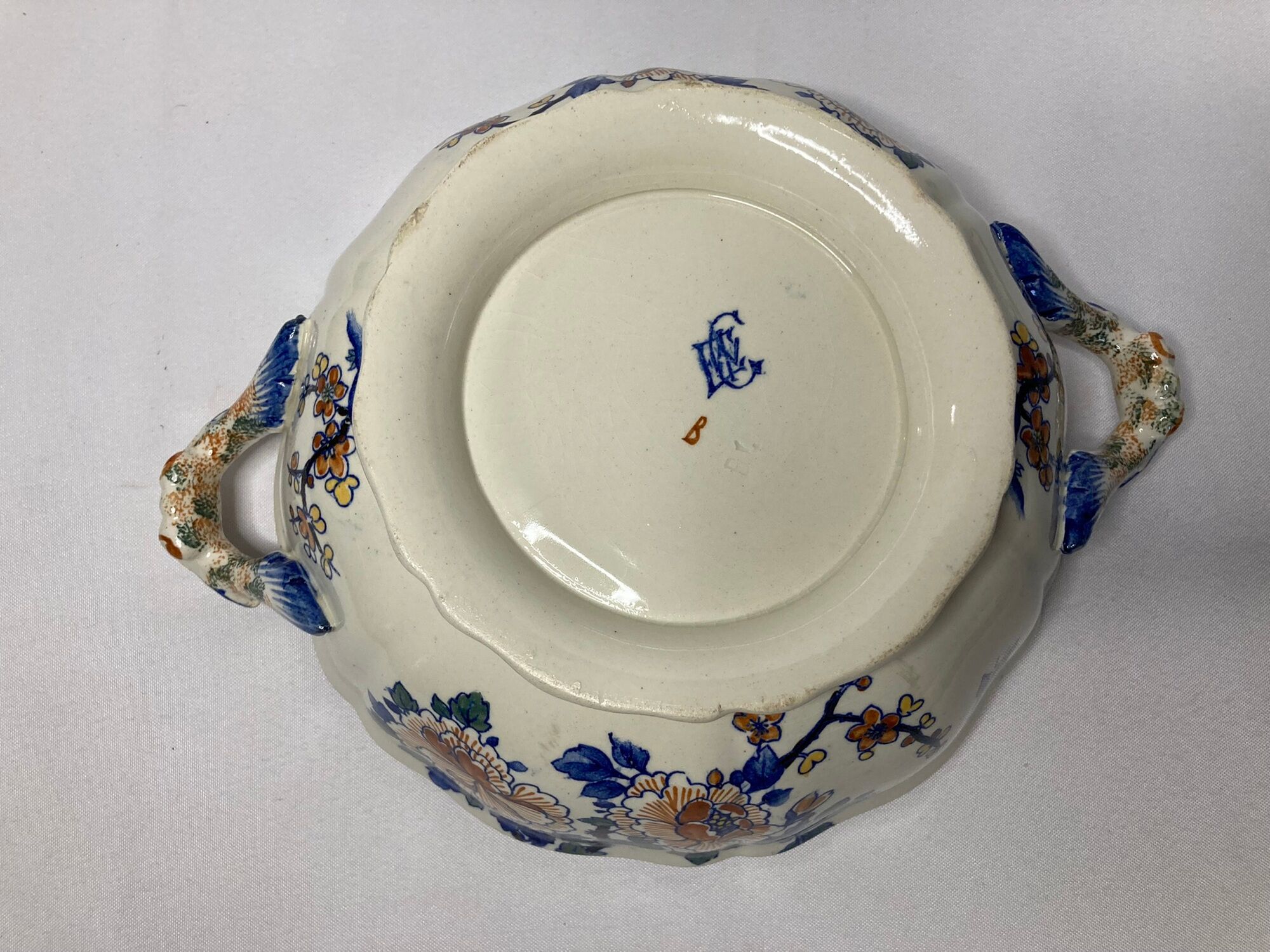 Old soup pot faience GIEN decoration to the rooster early twentieth century