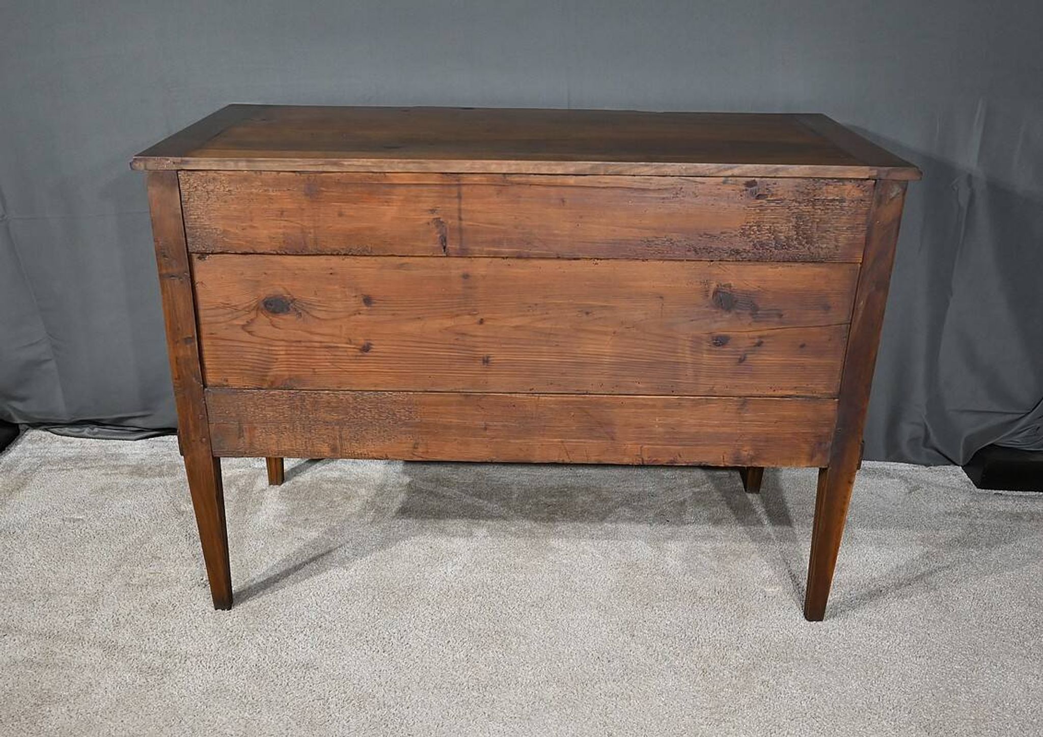 Walnut Jumping Commode, Louis XVI period – Late 18th century