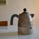 Cafetière alessi postmoderniste " pellicano " par Michael Graves