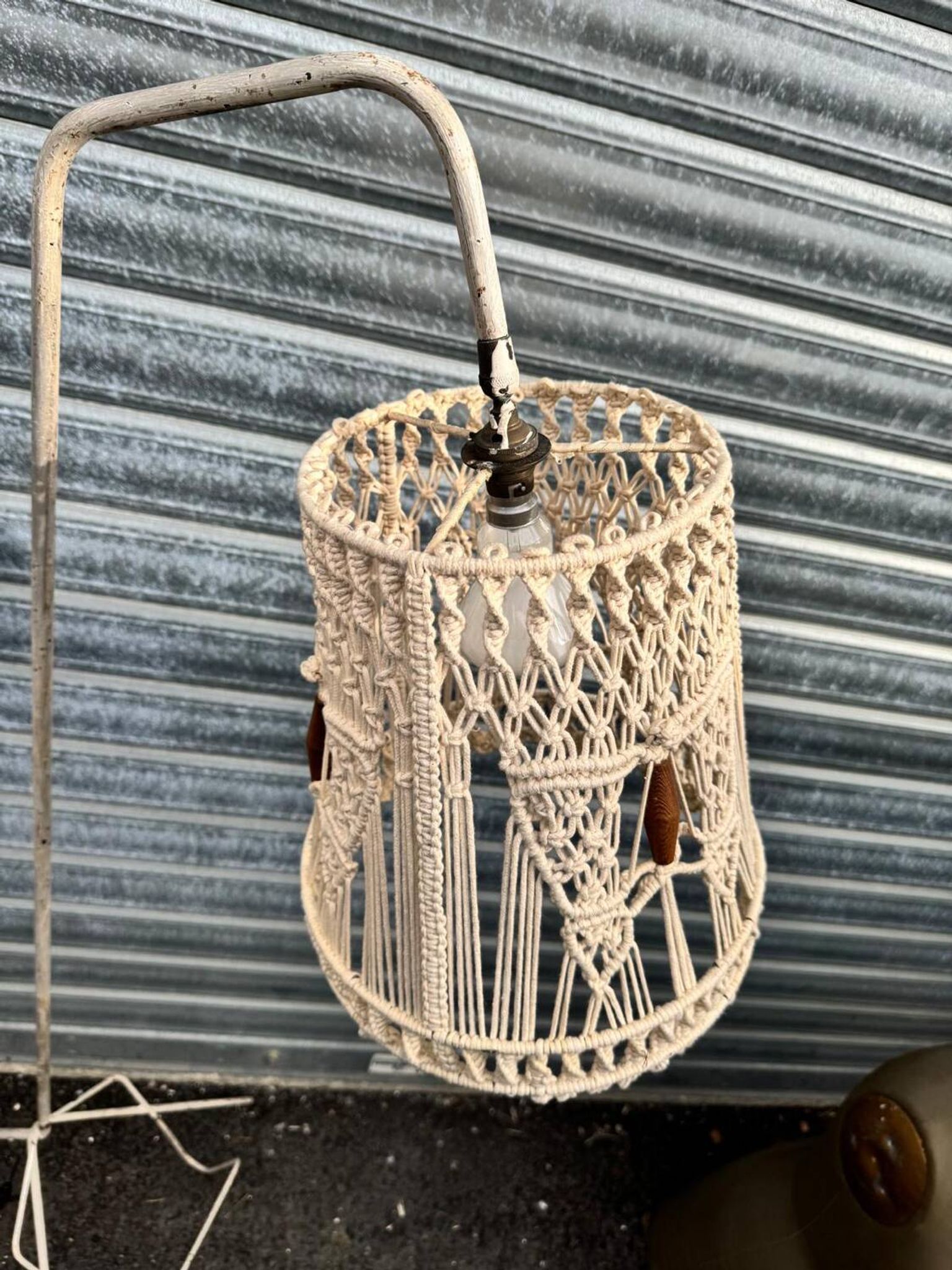 Rare modèle de lampadaire tripode vintage des années 50