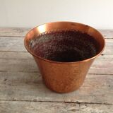 Cache hammered copper pot