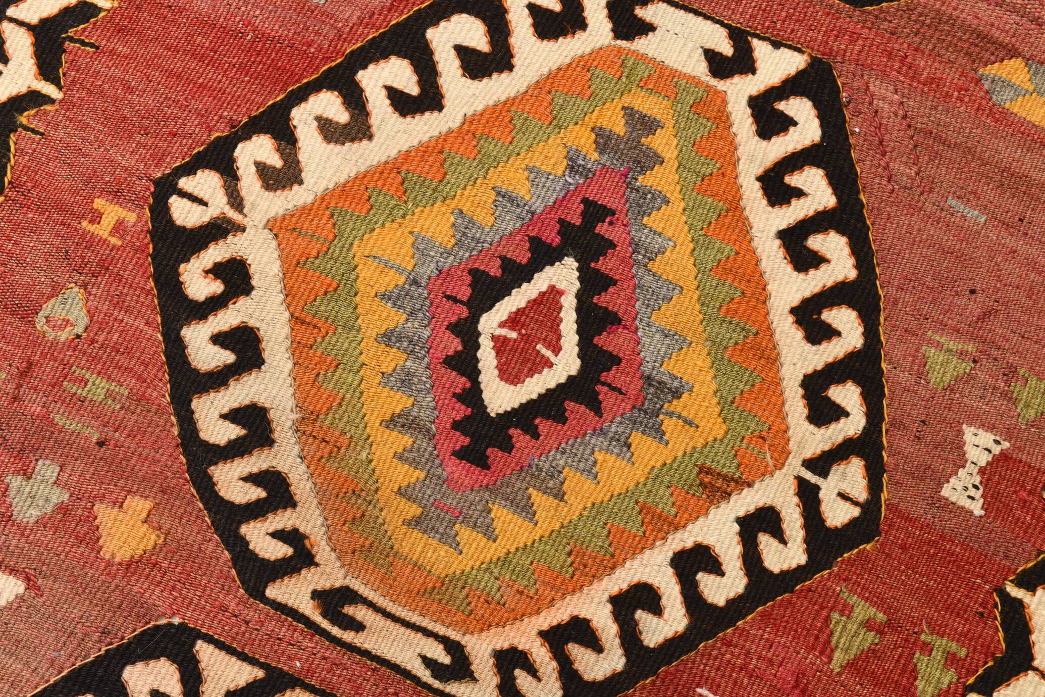 Red & Beige Oriental Vintage Kilim Runner Rug, 81x261Cm