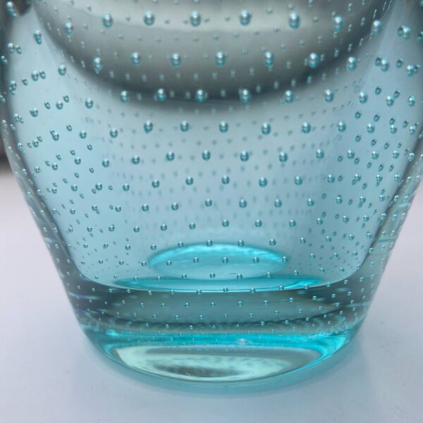 Vase en verre bullé