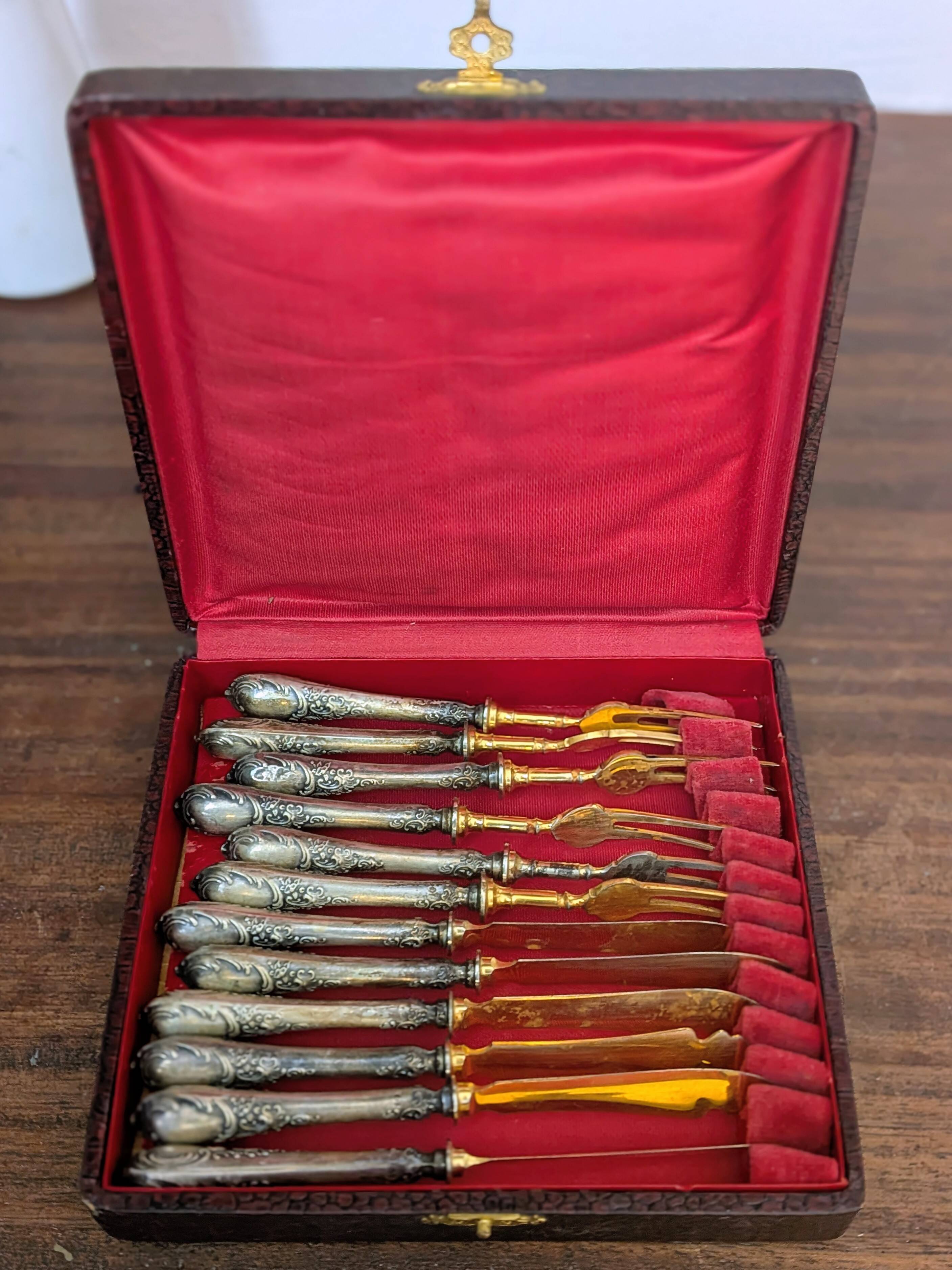 Silver and vermeil dessert service - Rococo style (12 pieces)