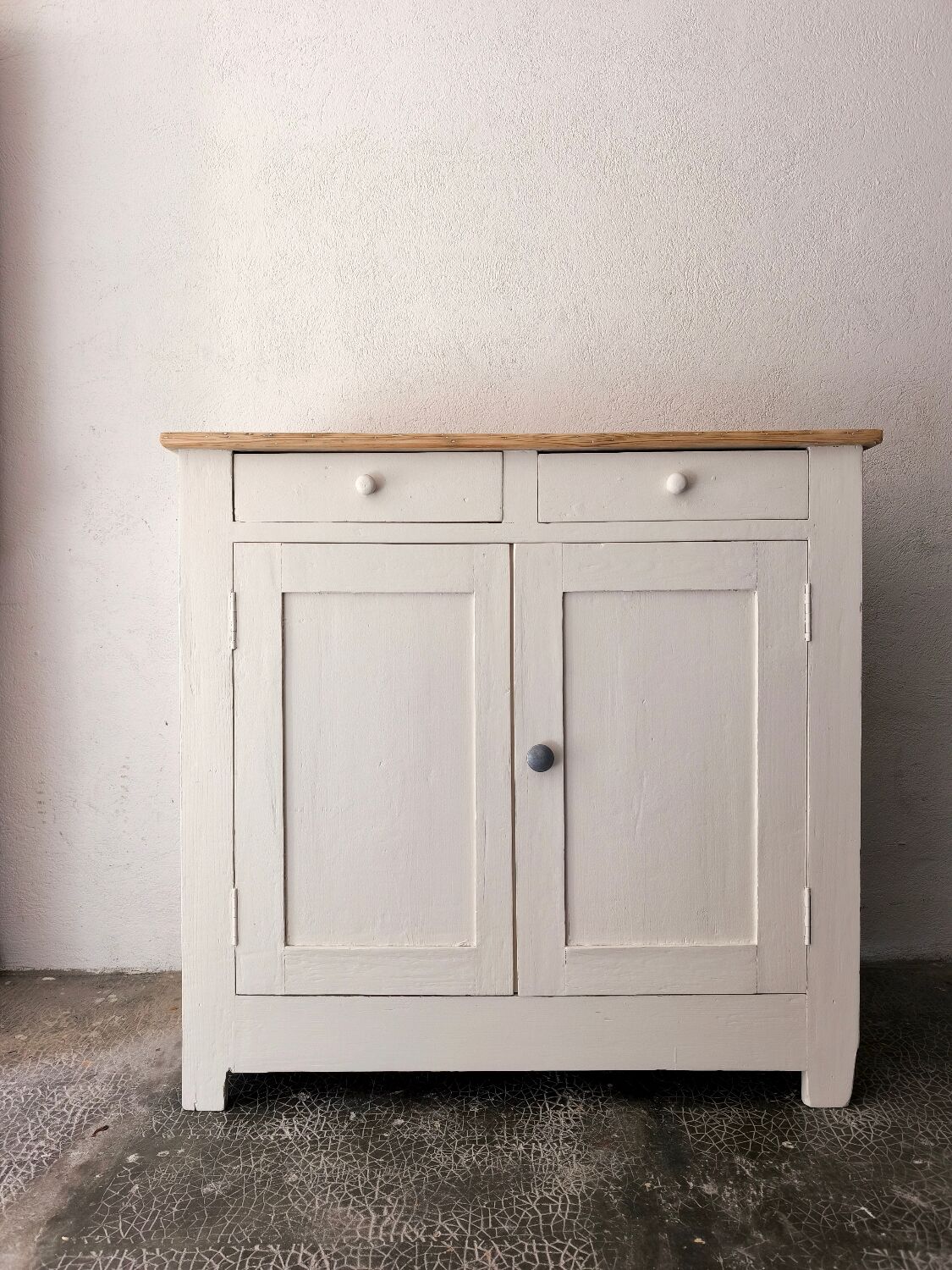 Parisian buffet in fir – chic country/bohemian style