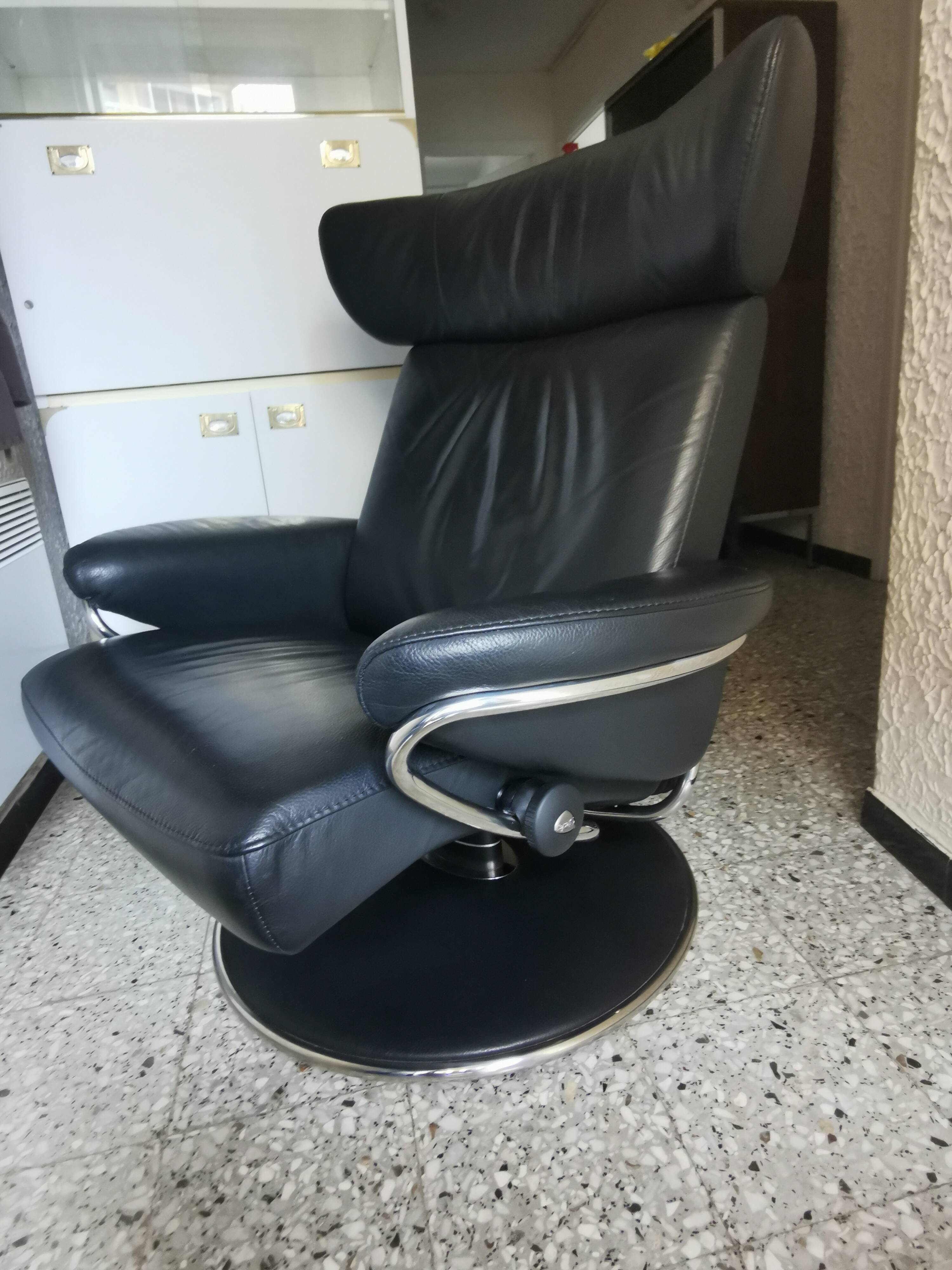 Stressless chair ekorness jazz grained leather and his foot rests