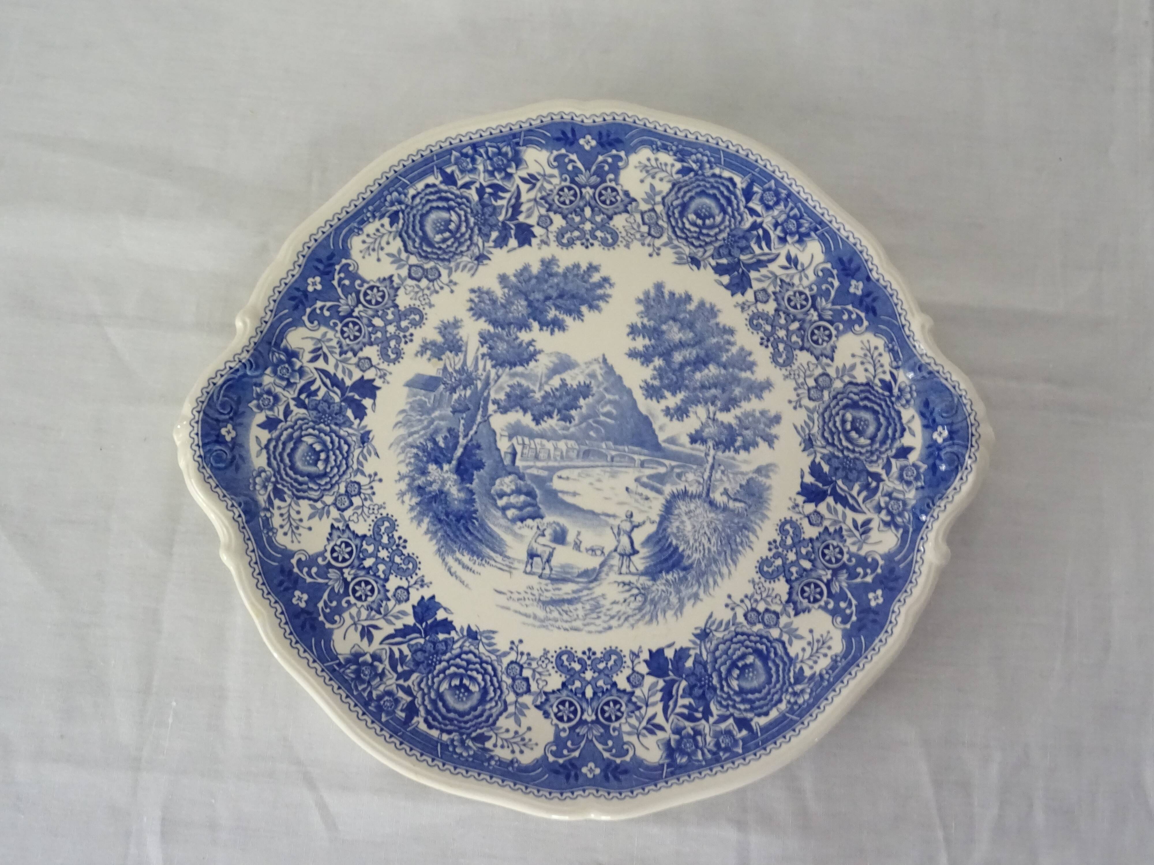 Round ceramic faience dish villeroy boch burgerland blue