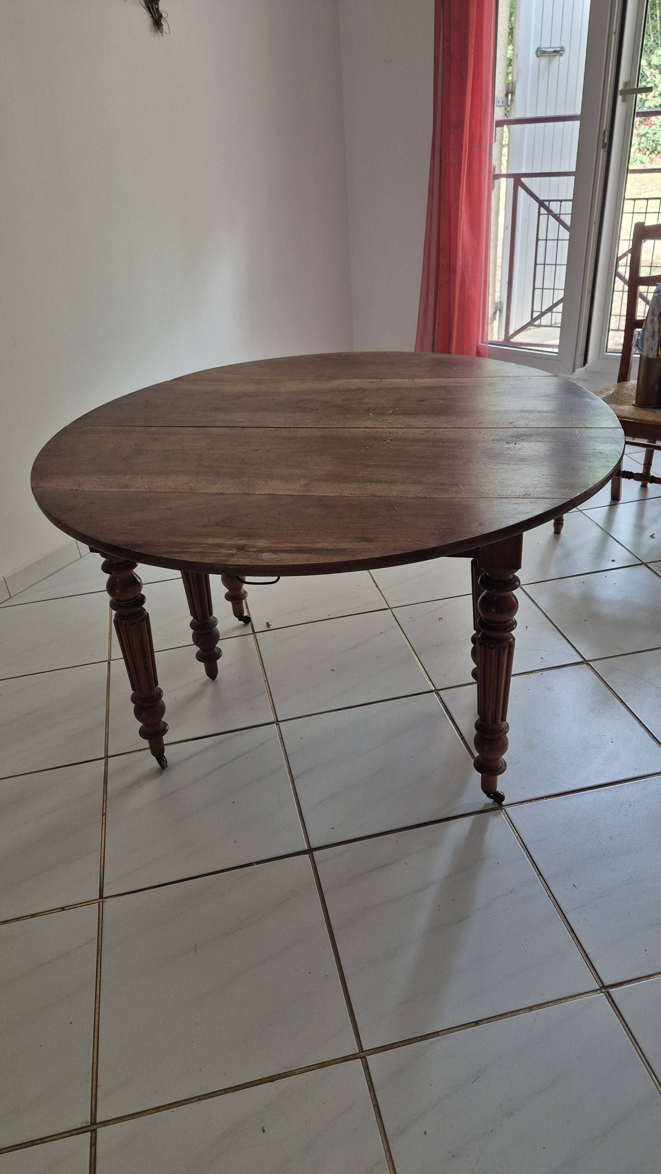 Louis Philippe round table in walnut