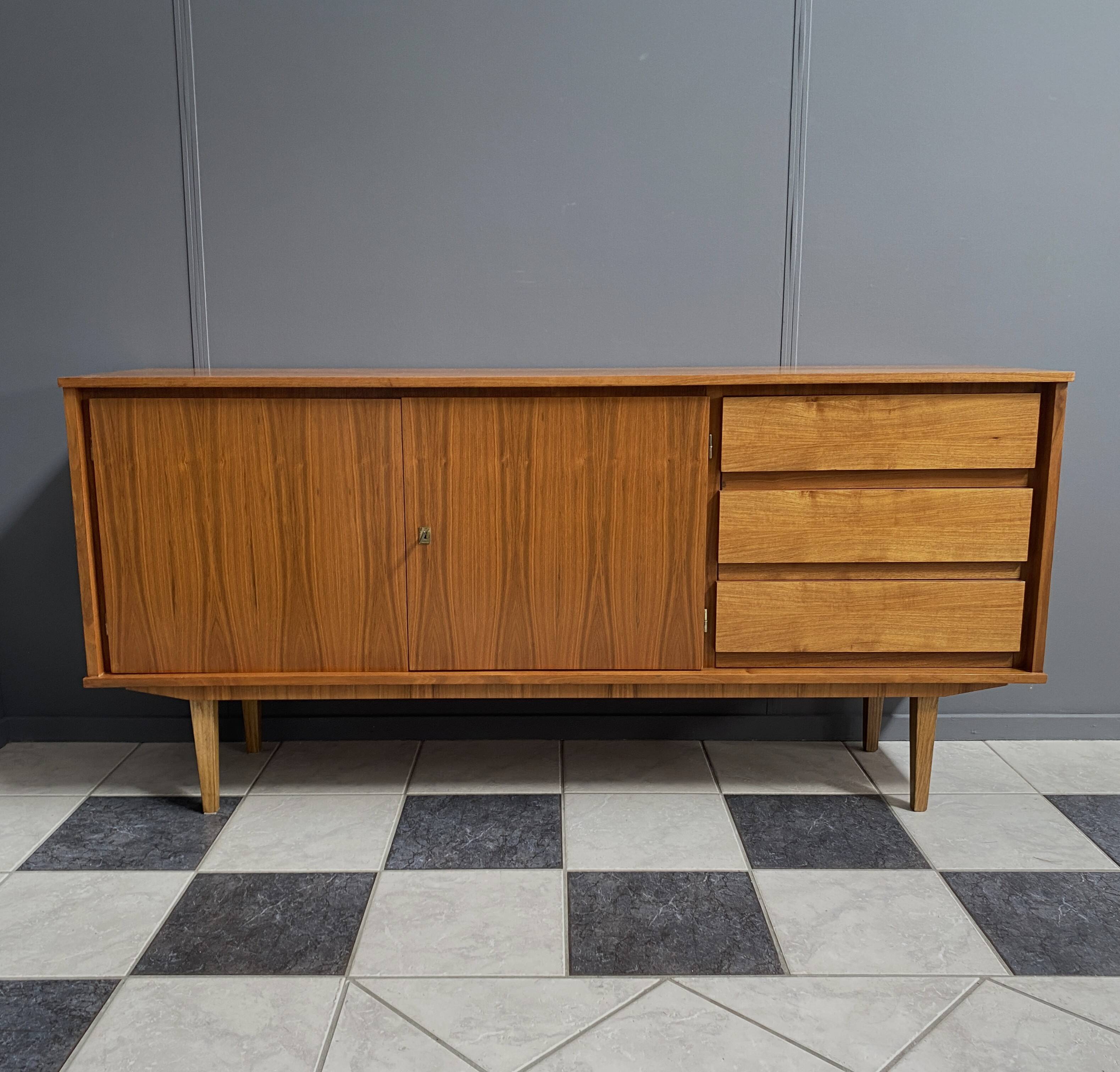 Buffet en bois des années 1960