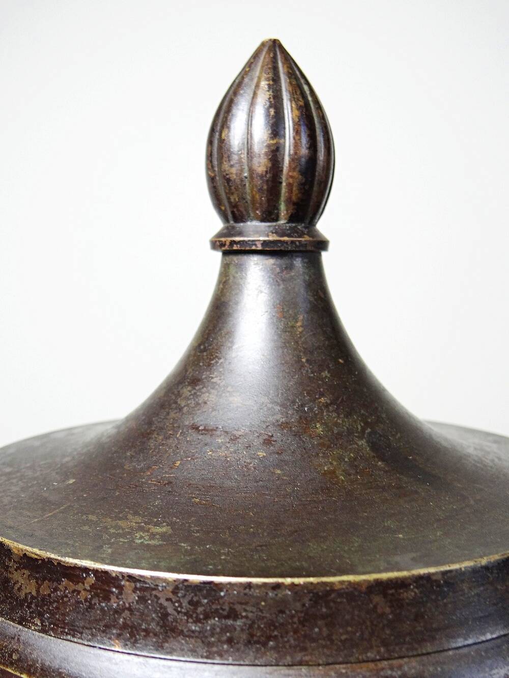 Covered cassolette in Empire style, patinated bronze, India, 1960s-1980s.