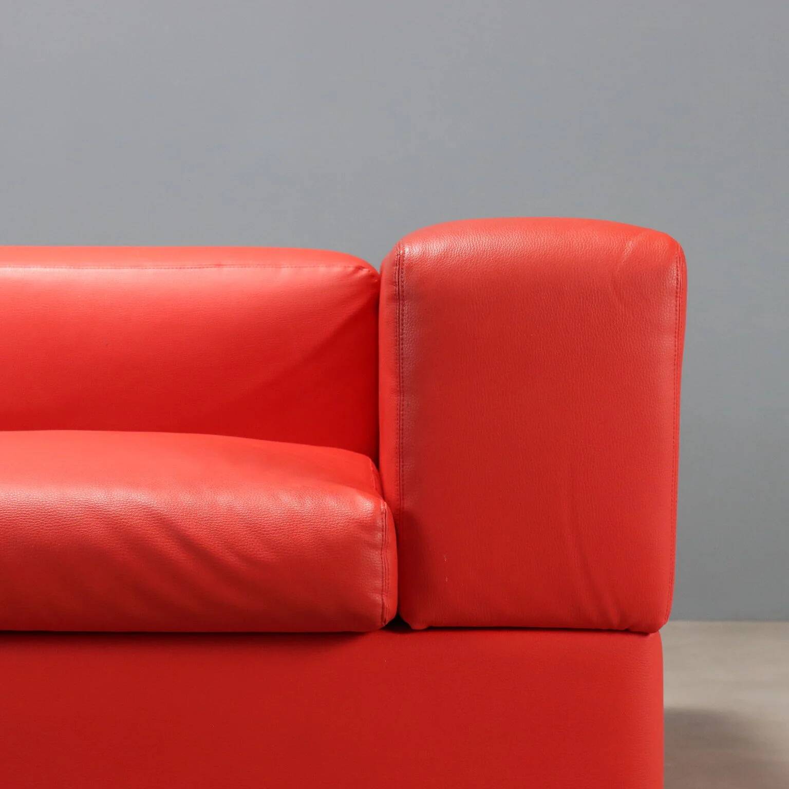 Cinova sofa model "711" by Tito Agnoli