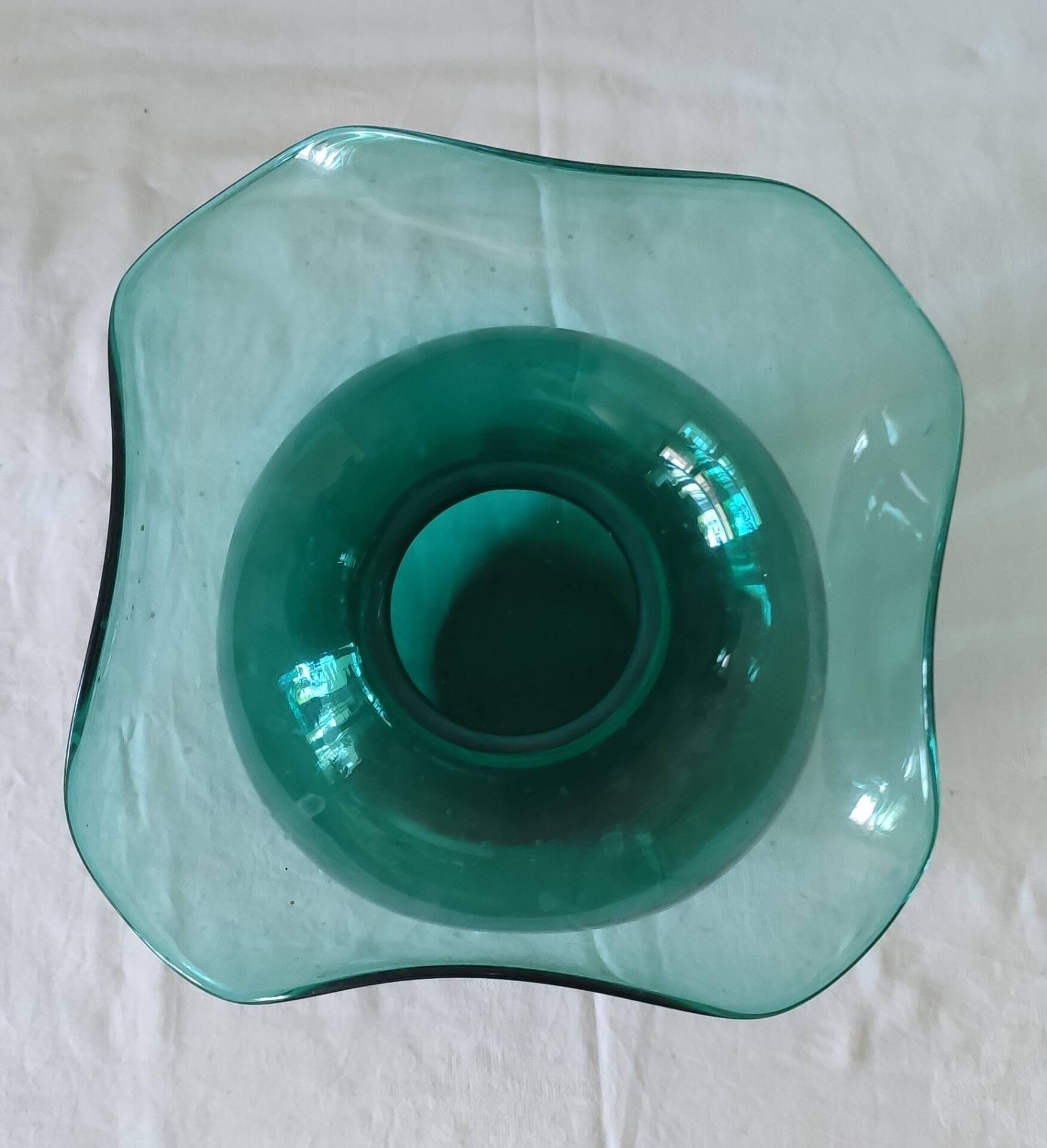 Vase en verre soufflé vert