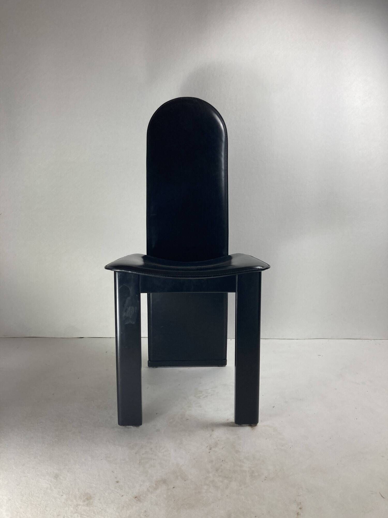 Post modern Memphis high back black leather stitched organic dining chairs, set of 6. Italy, 1980s