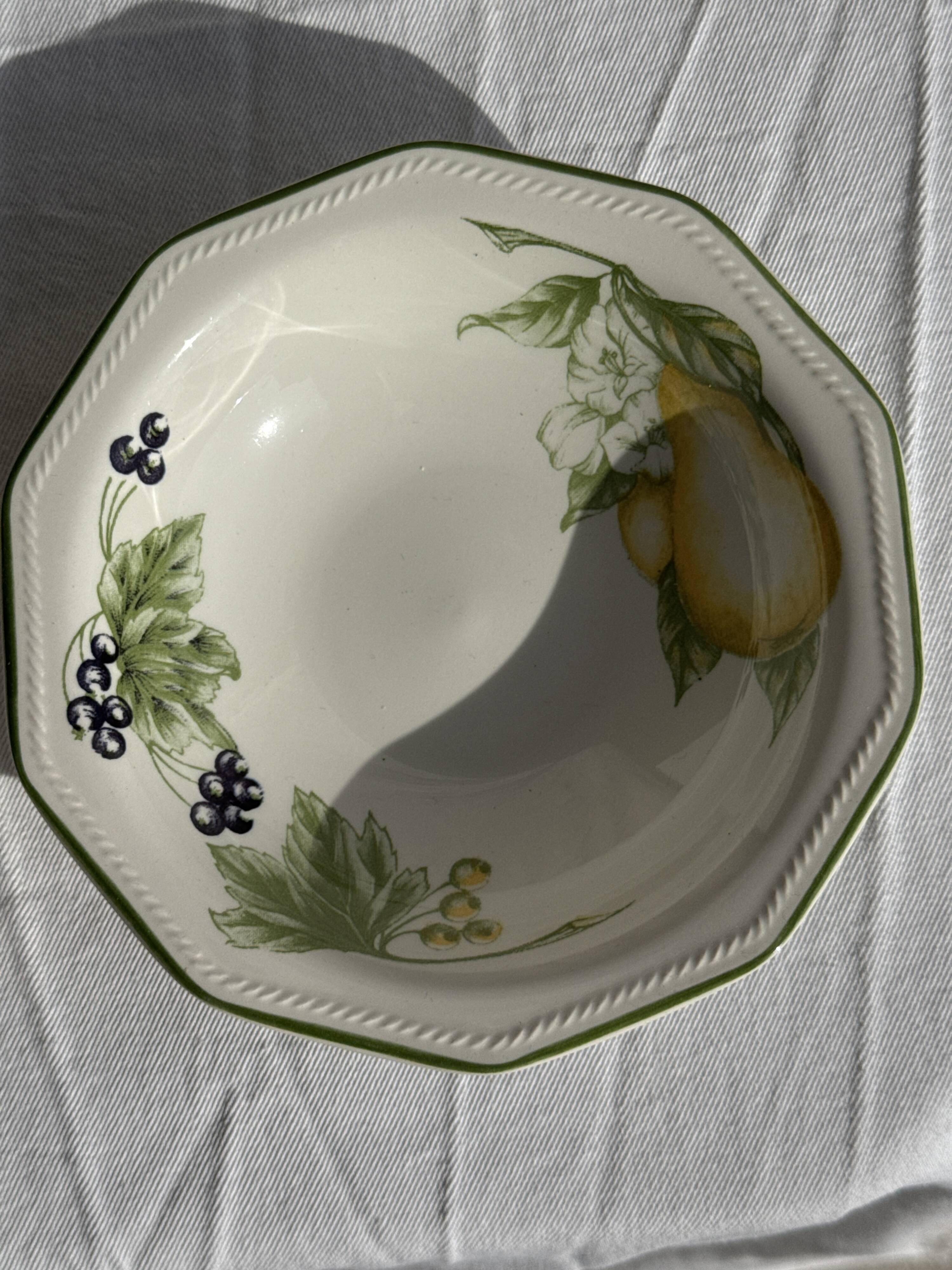 Set of 11 fruit-patterned bowls The Chartwell Collection England D17