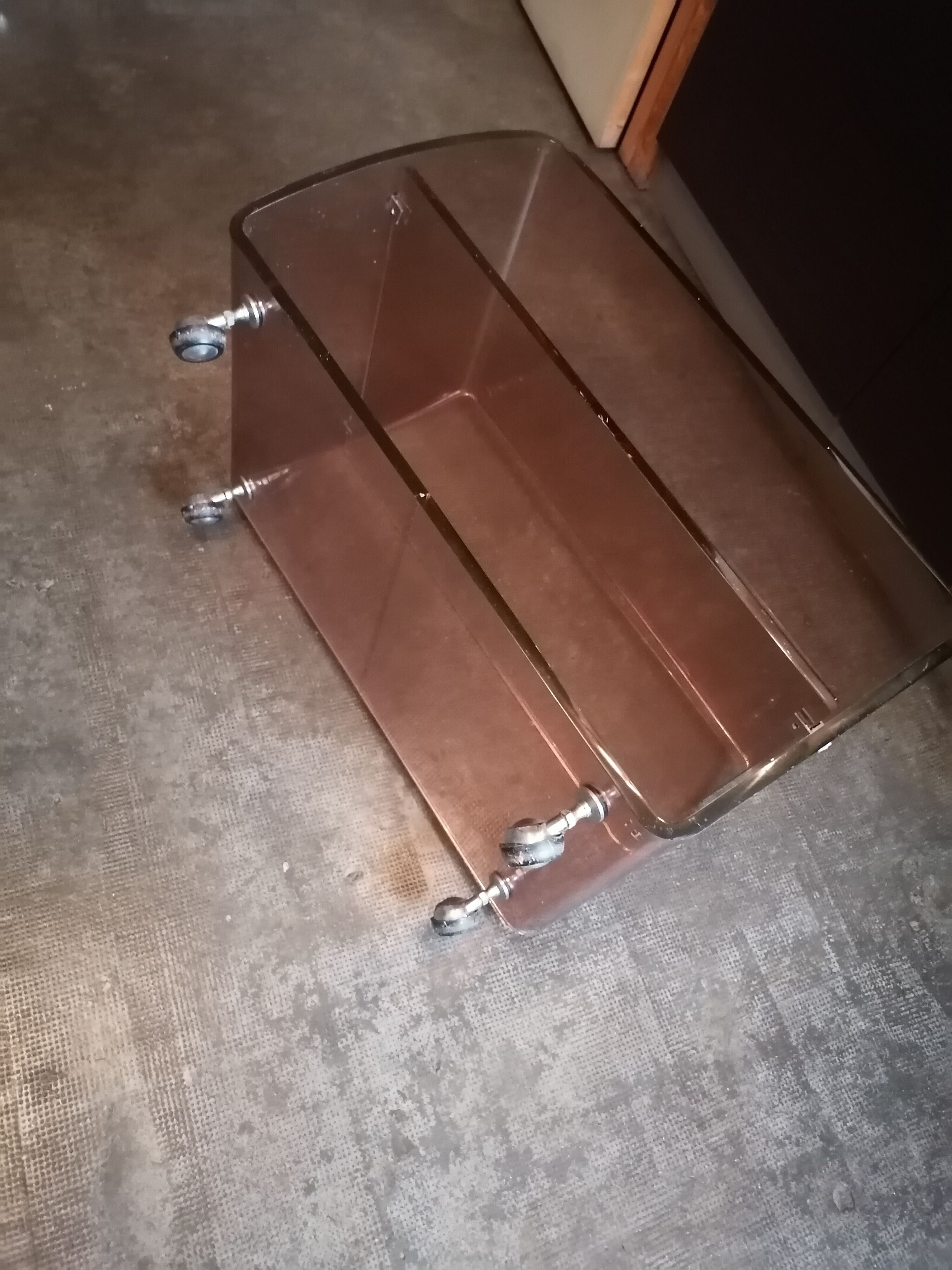 End of canae table castors plexi 1970