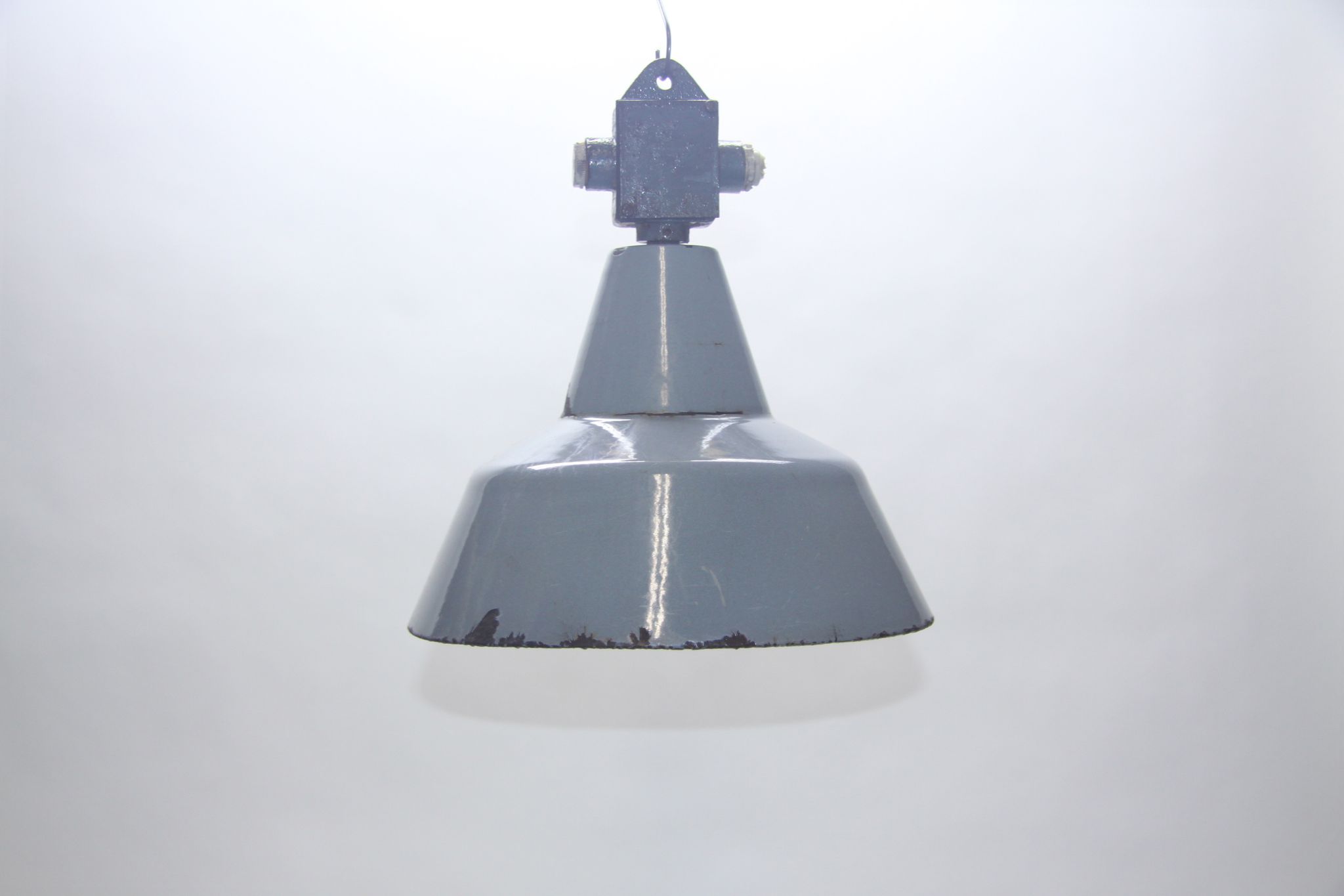 Enamelled industrial hanging lamp,