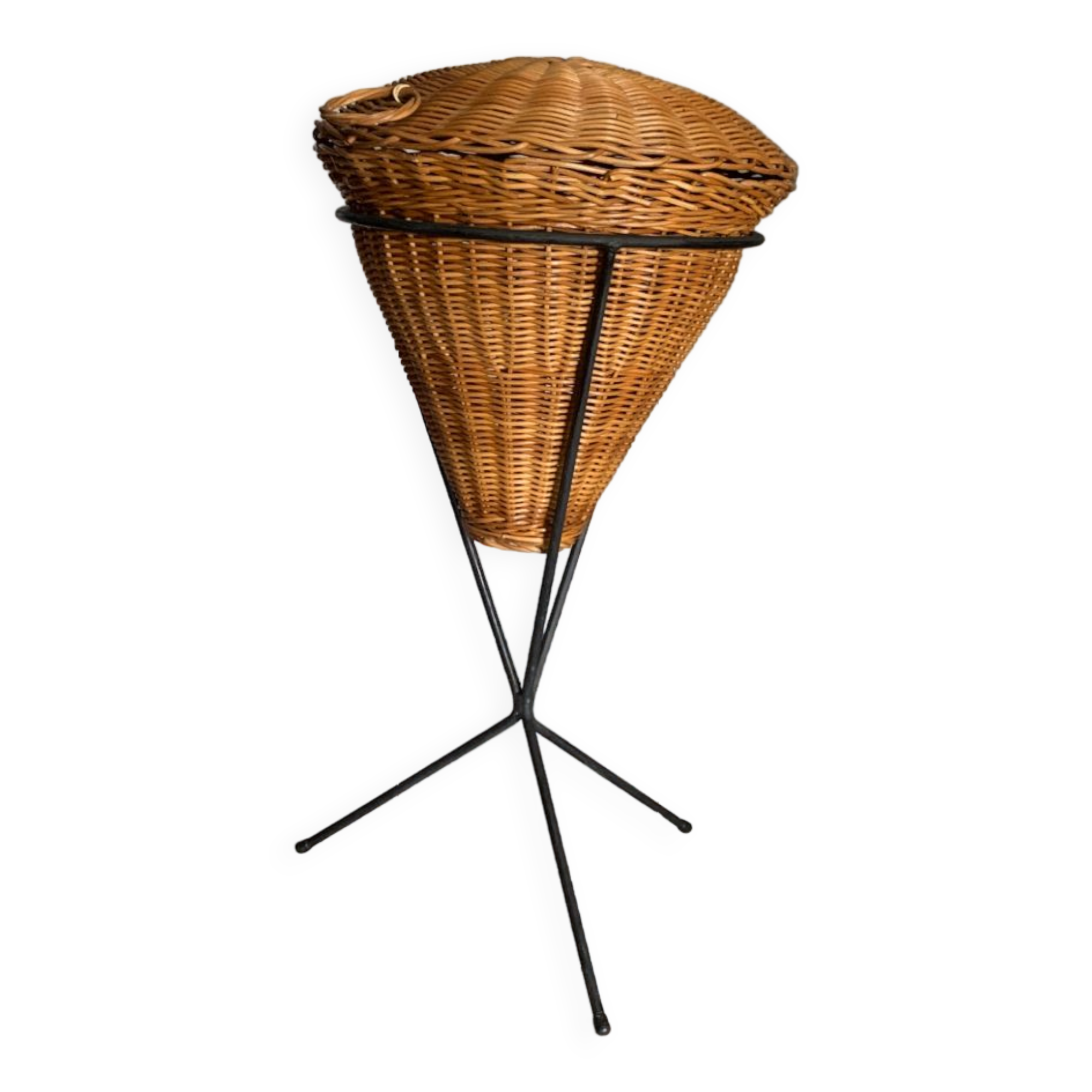 Tripod rattan worker