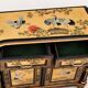 Cabinet chinoiserie de grues en laque noire et dorée, peint à la main
