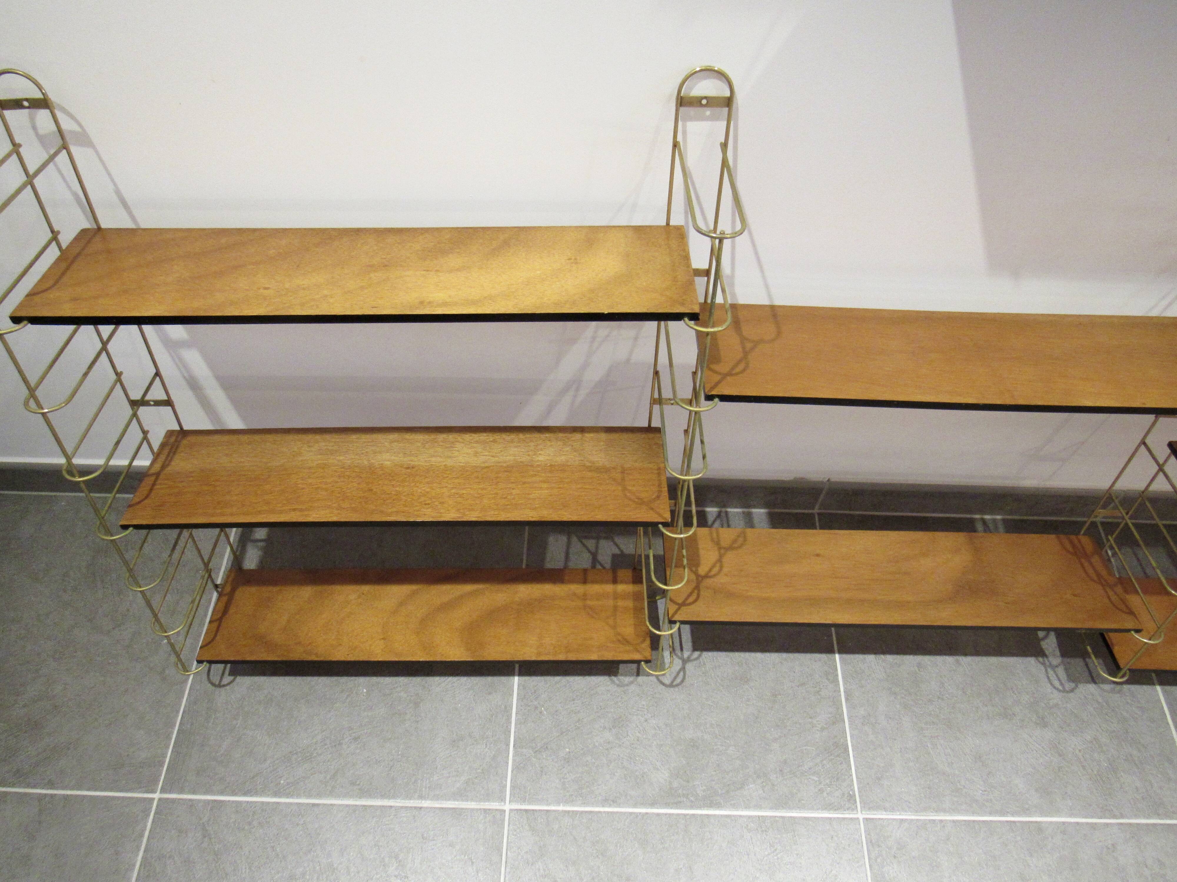 Etagère murale modulable en métal doré et bois