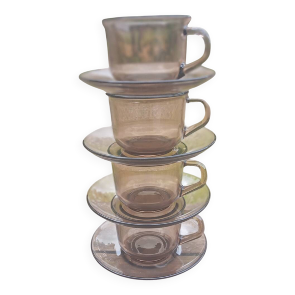4 tasses et soucoupes verre fumé de Arcoroc 1970