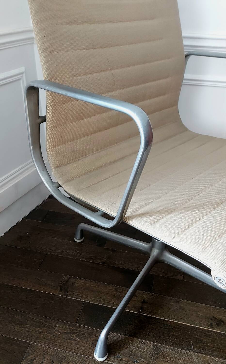Eames office chair - EA 104 (similar to EA 108) beige fabric and aluminum