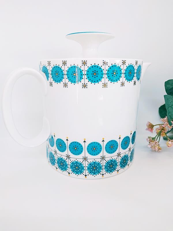 Lot 1 teapot 1 milk pot 2 cups vintage blue