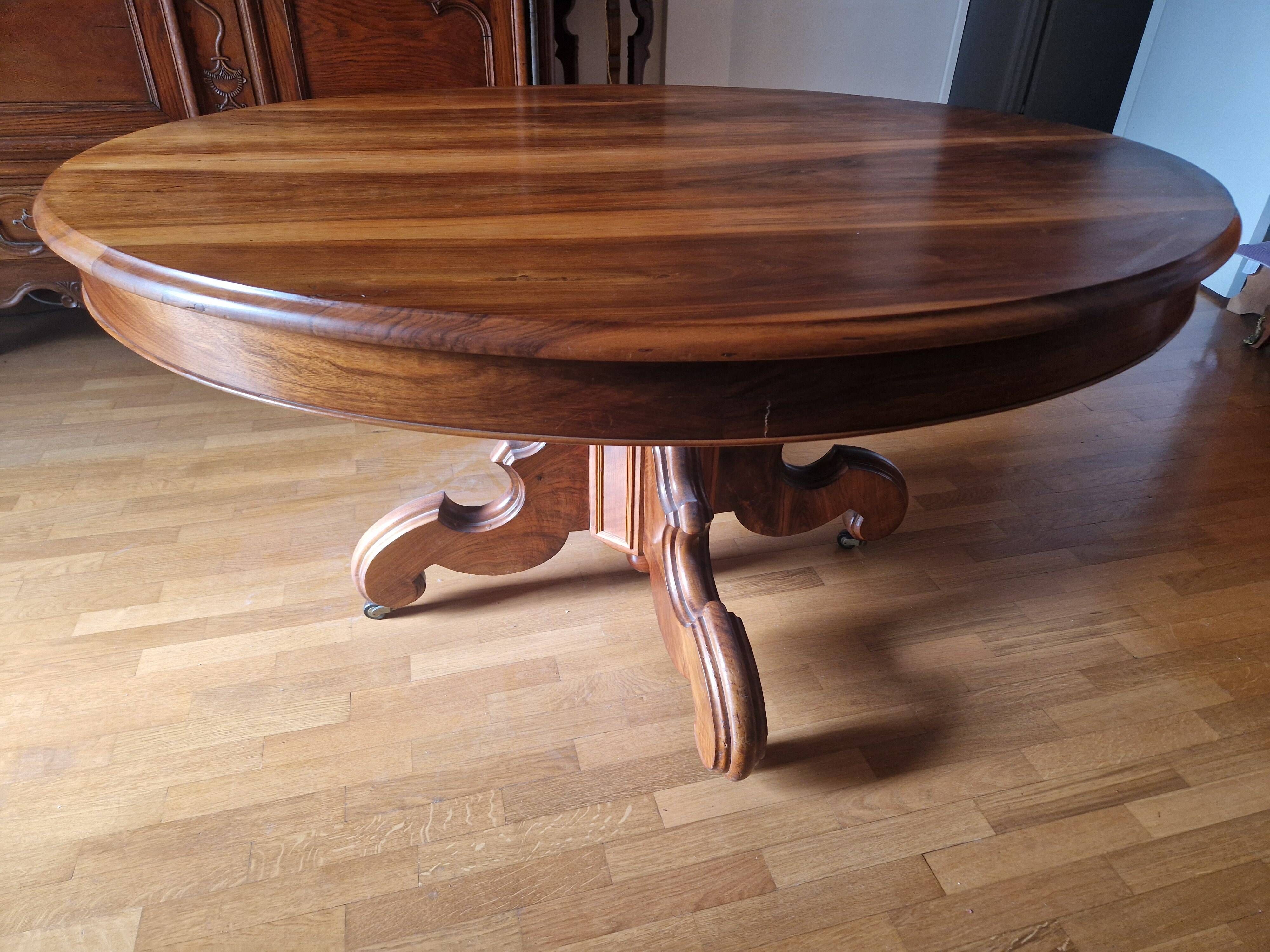 Solid walnut gueridon table for 6 to 16 guests.