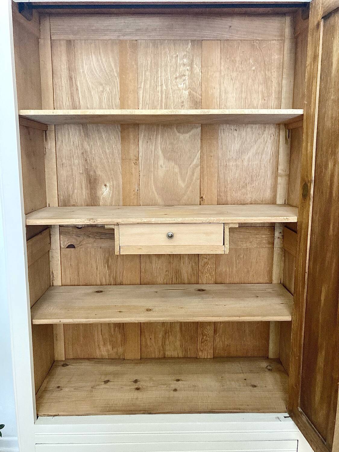 Small Parisian wardrobe