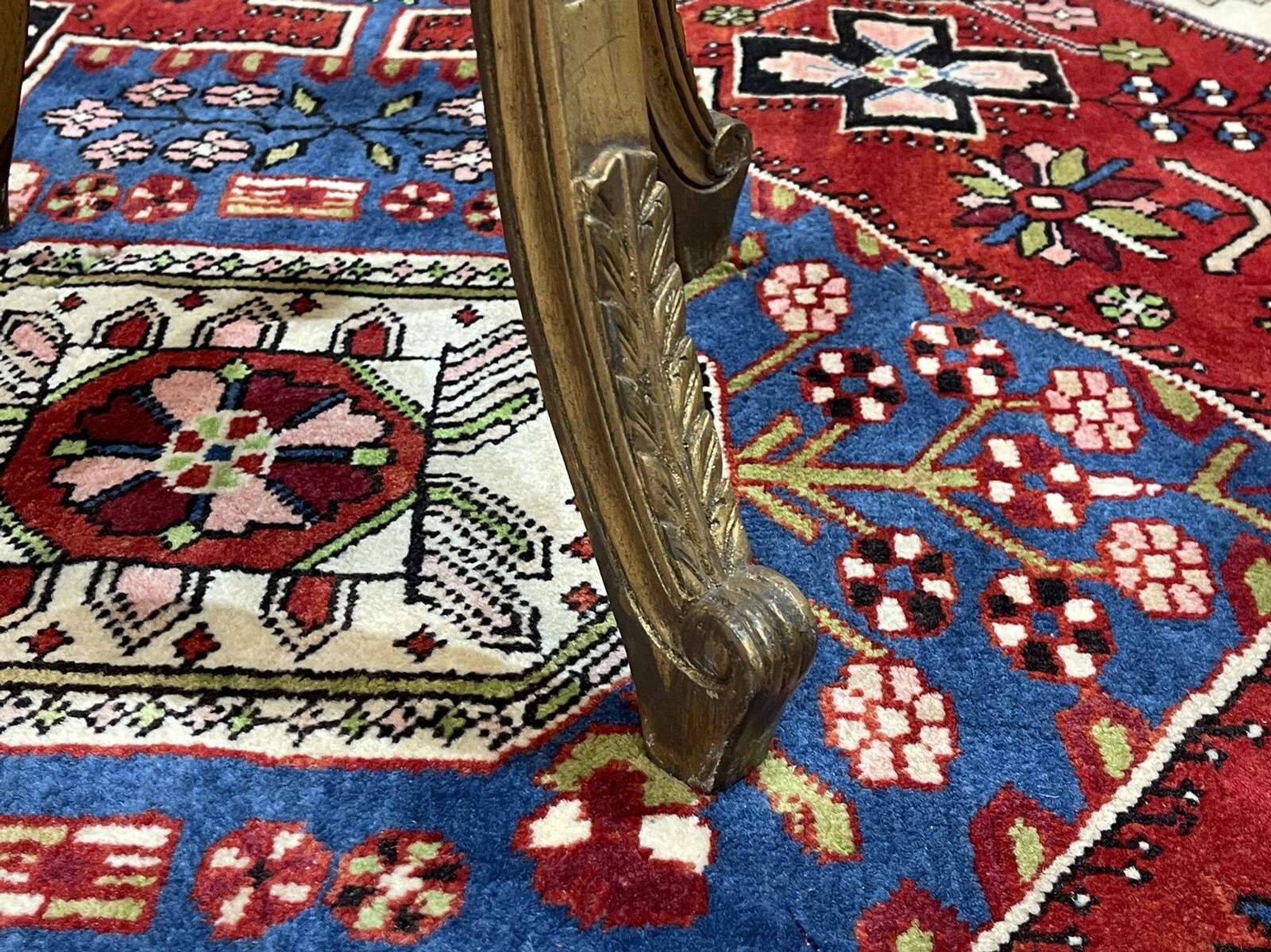 Sellette en bois doré et dessus marbre - fabrication des années 70