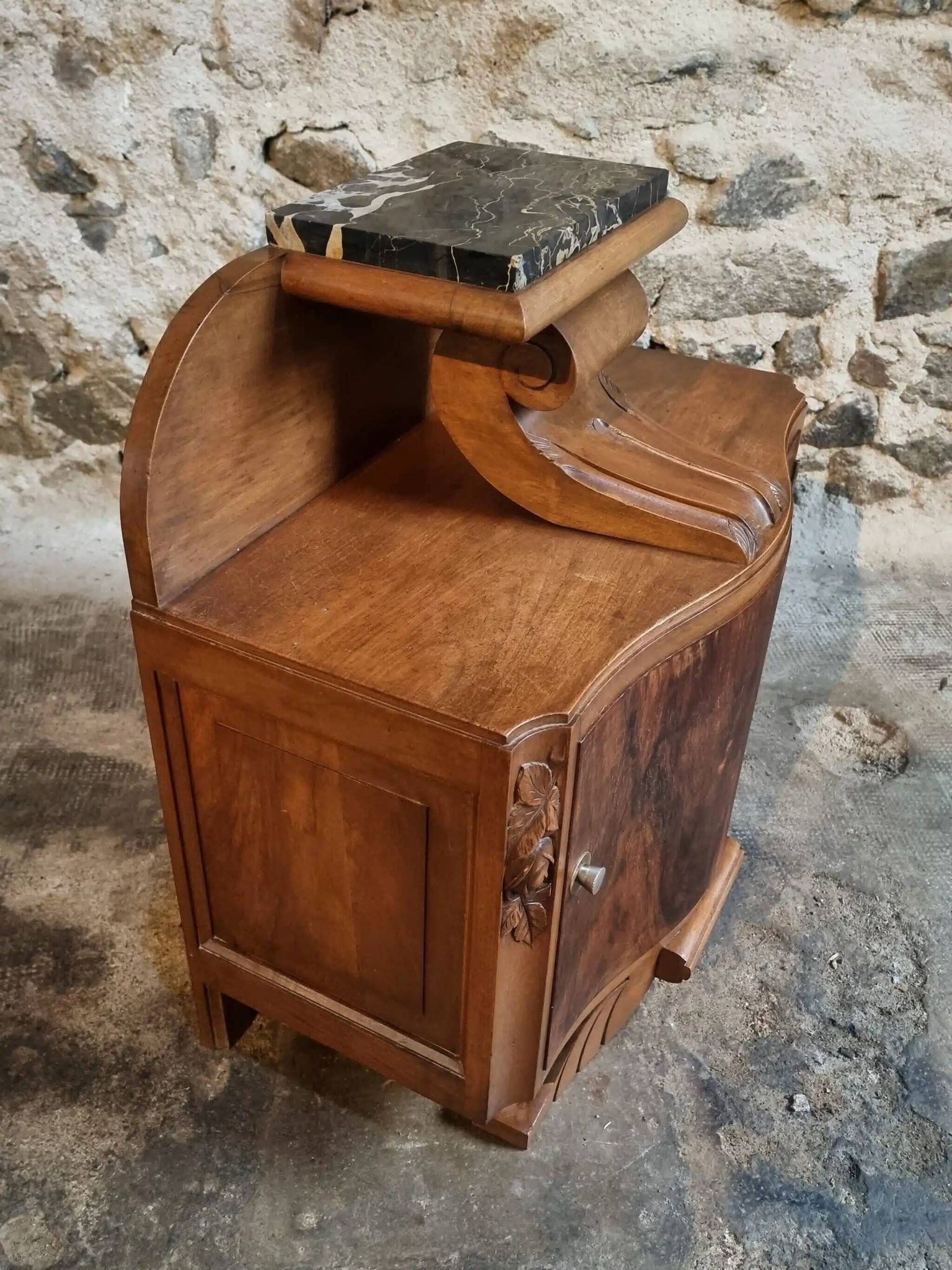 Table de chevet Art Déco française avec dessus en marbre, vers 1930