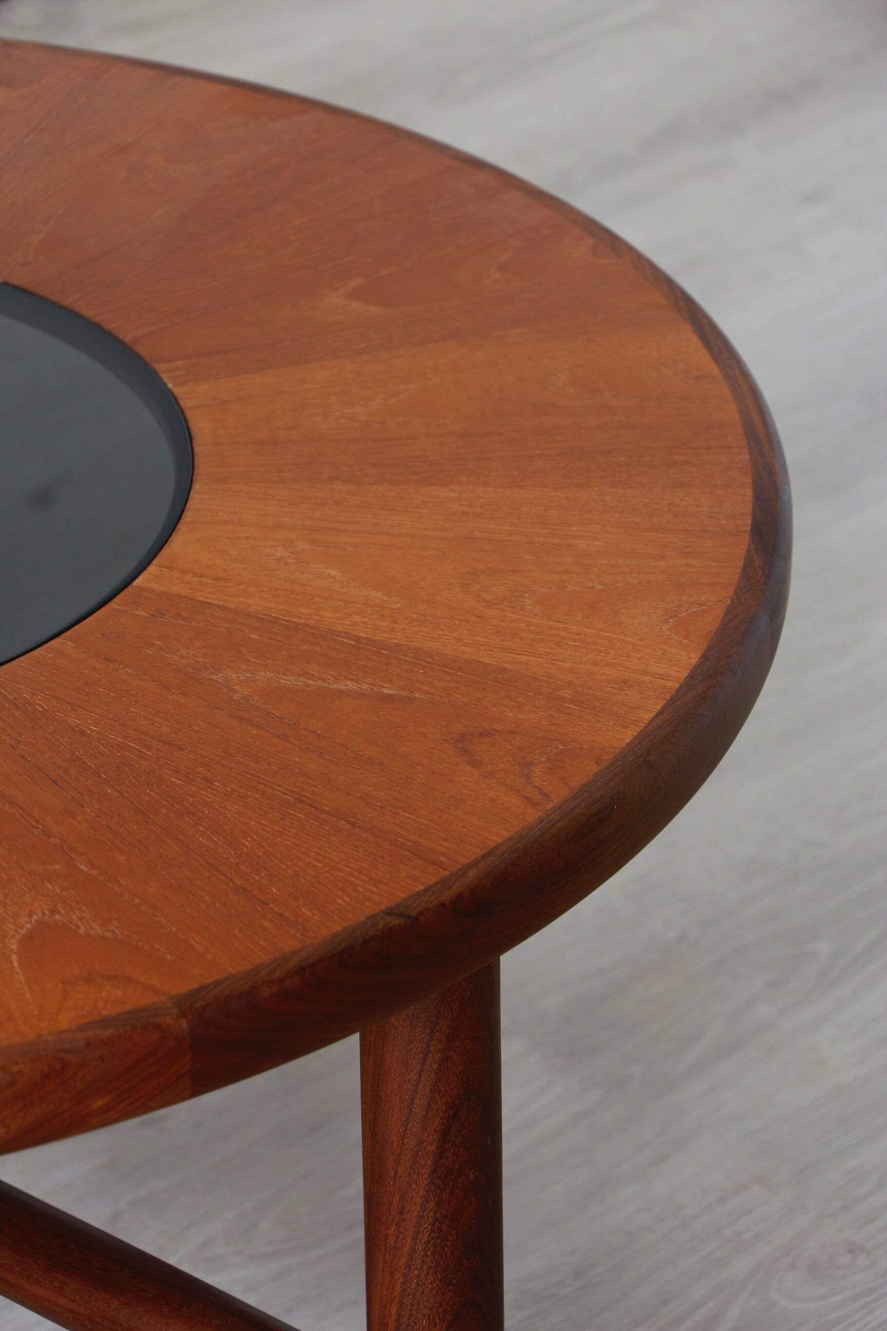 Round coffee table - Model 8058 - G Plan