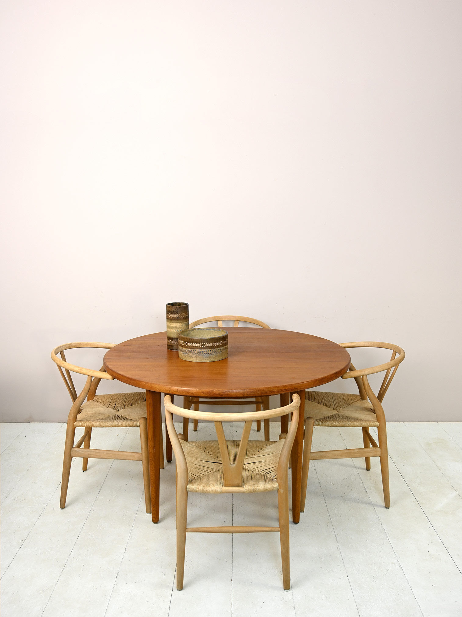 Vintage round extendable table