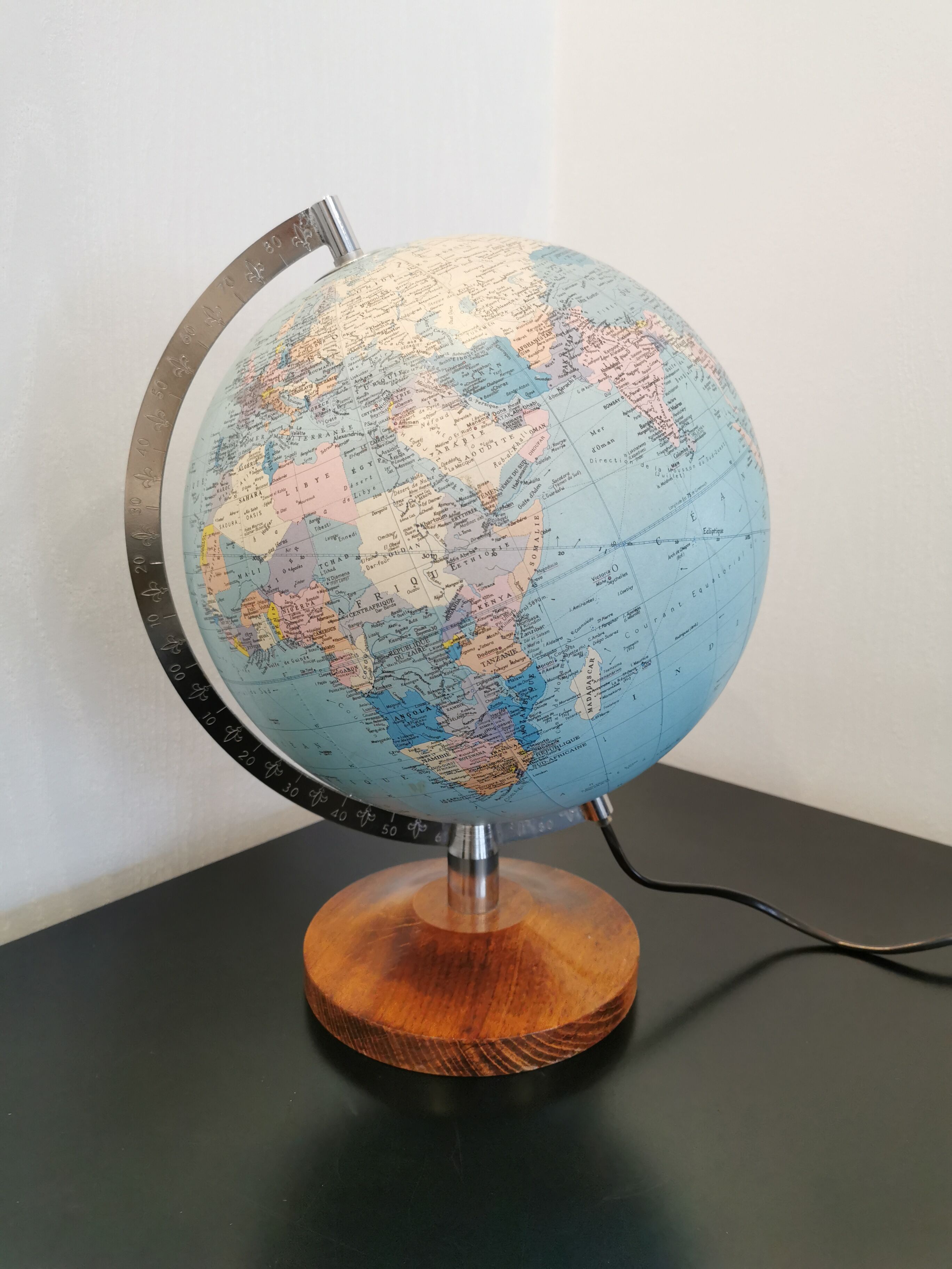 Vintage Globe of French brand Taride
