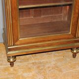 Vitrine de style Louis XVI en noyer XIX