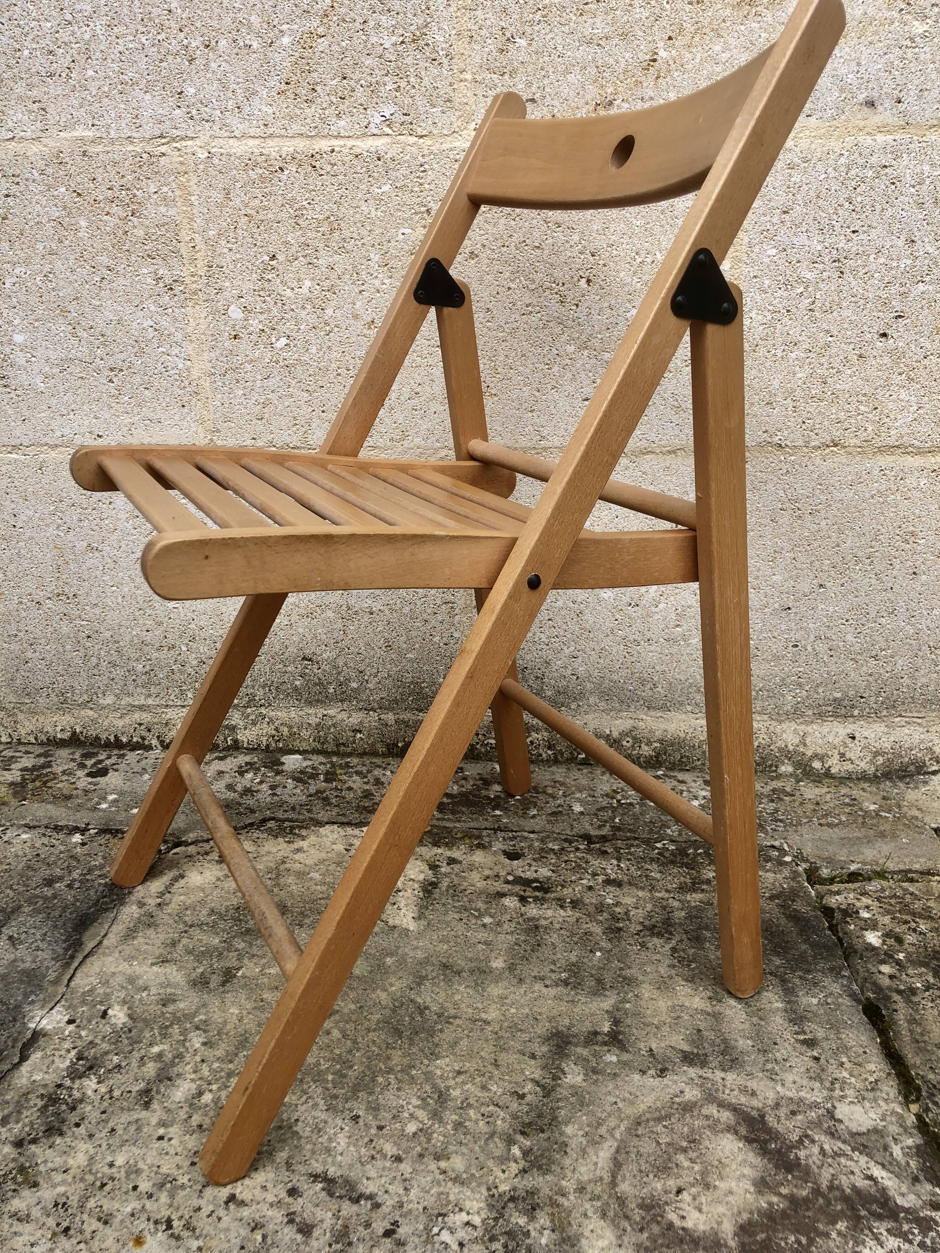Chaise pliante en bois couleur miel