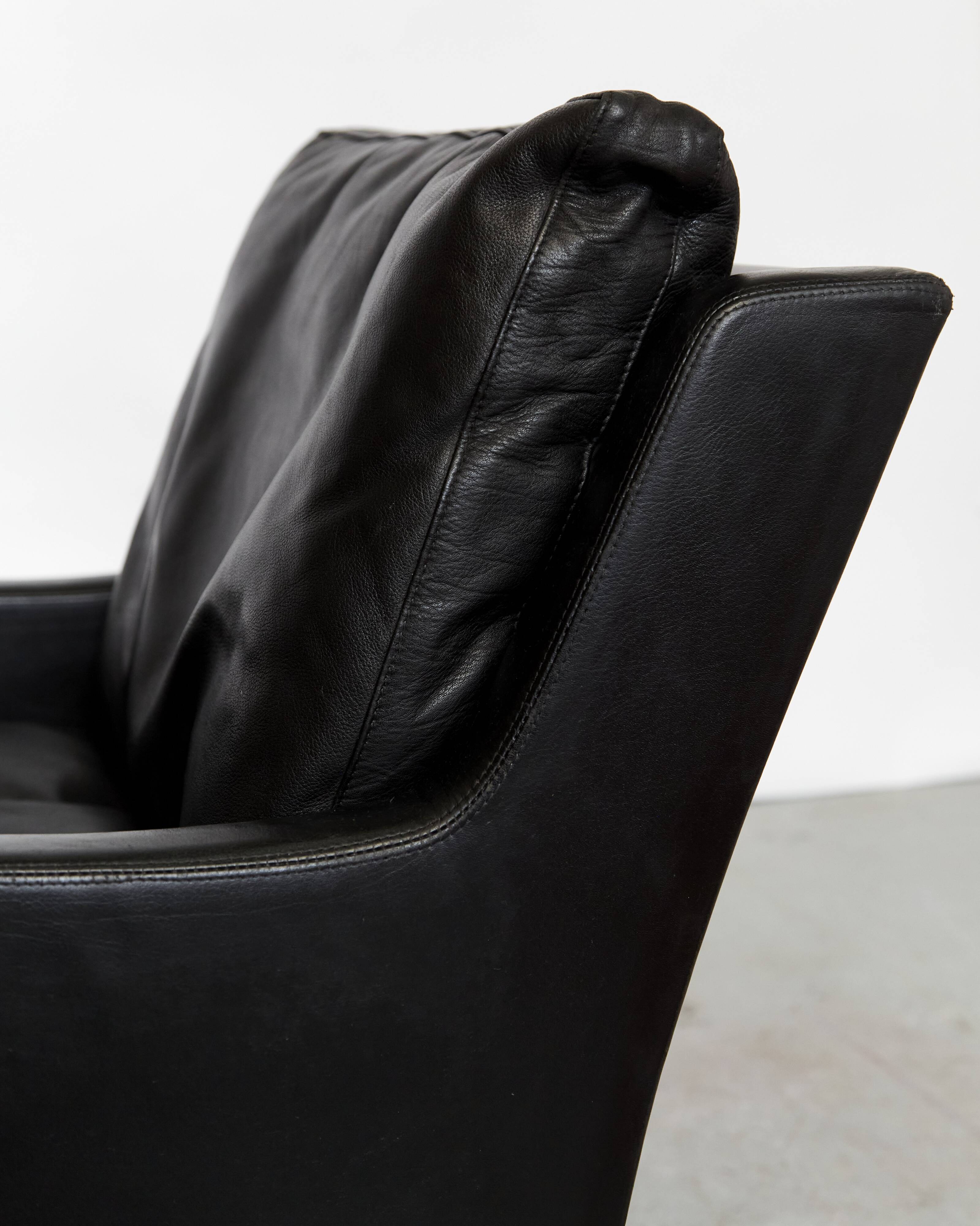 Pair of Kai Lyngfeldt Larsen armchairs model n°39 for Søren Willadsen