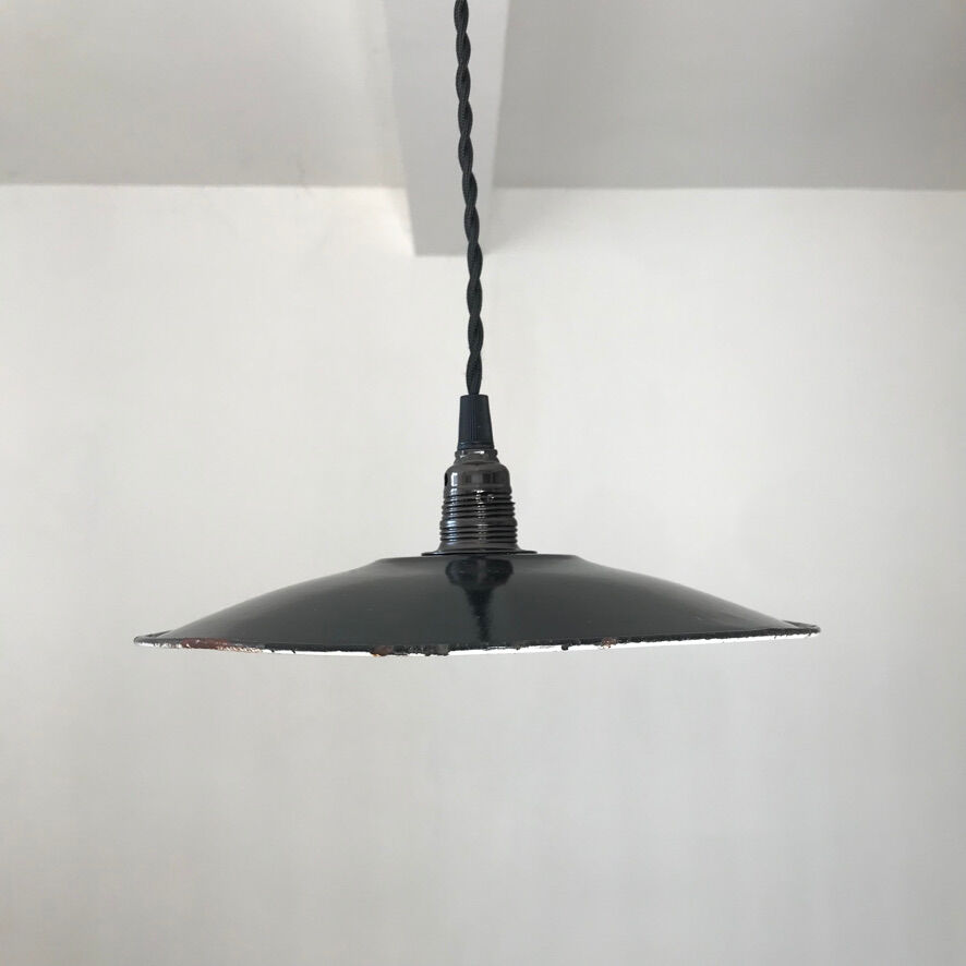 Black metal lampshade suspension