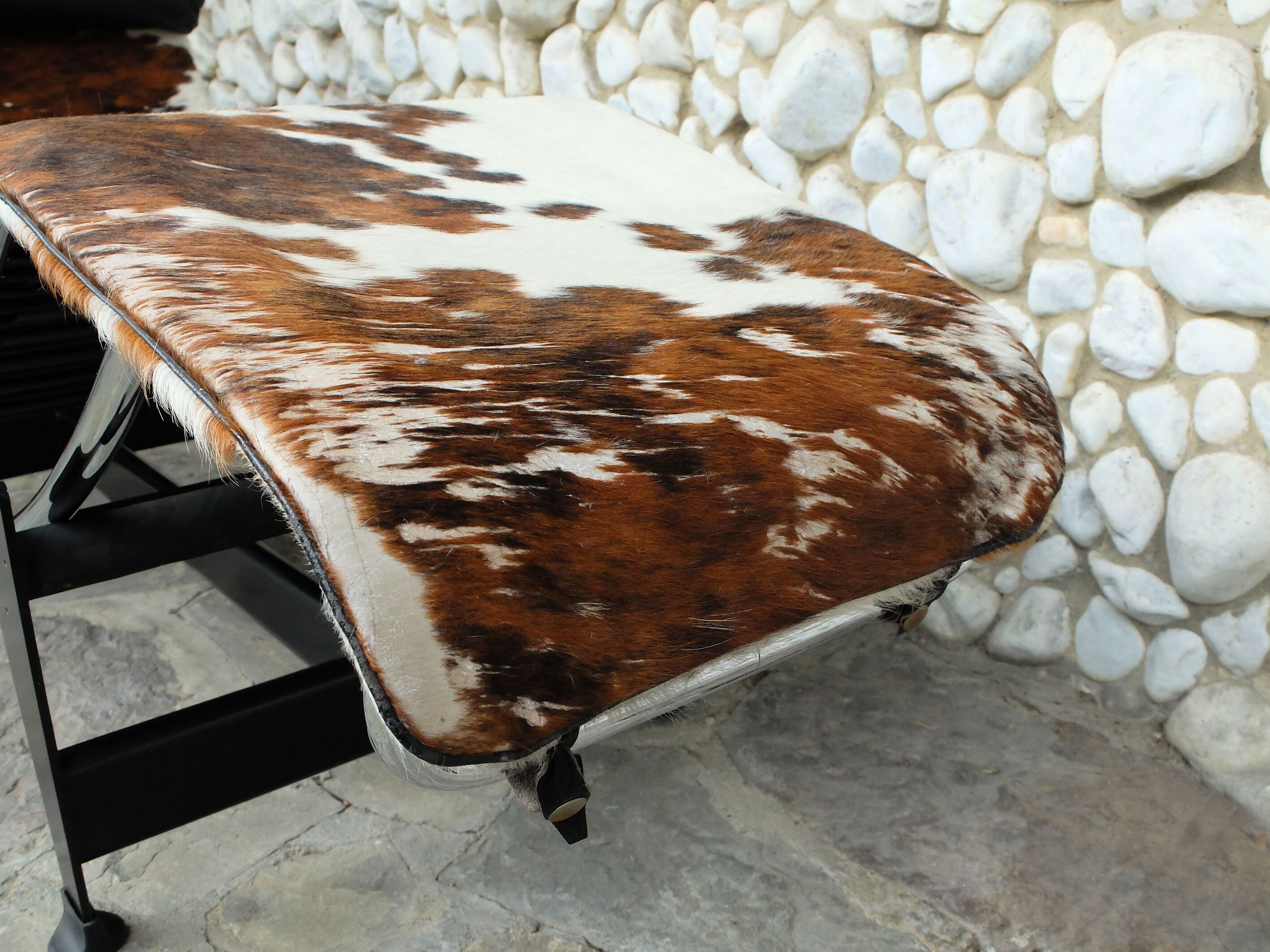 Lounge chair LC4 Cassina by Charlotte Perriand, Le Corbusier and Pierre Jeanneret Vintage 1960s