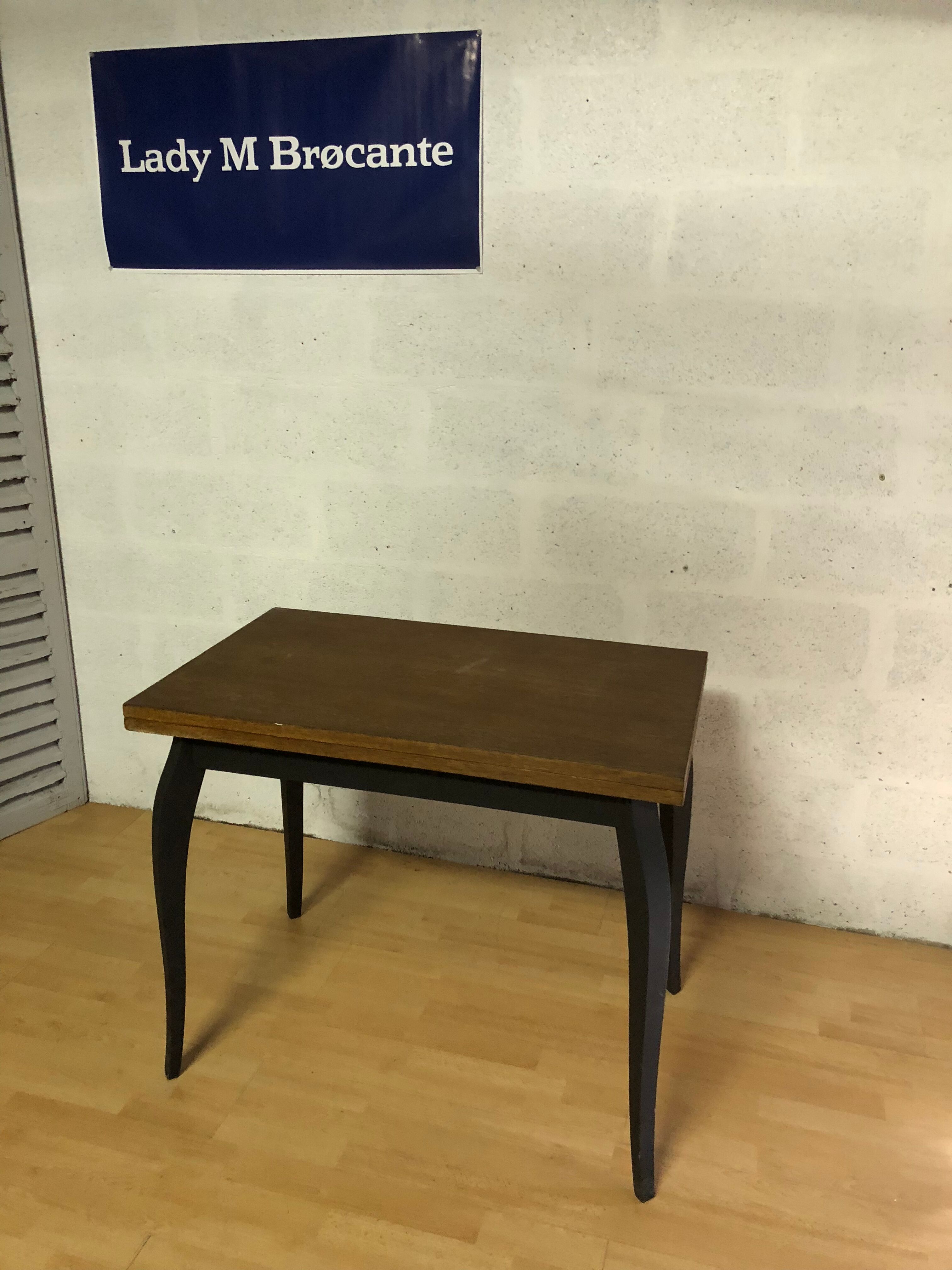 Vintage portfolio table