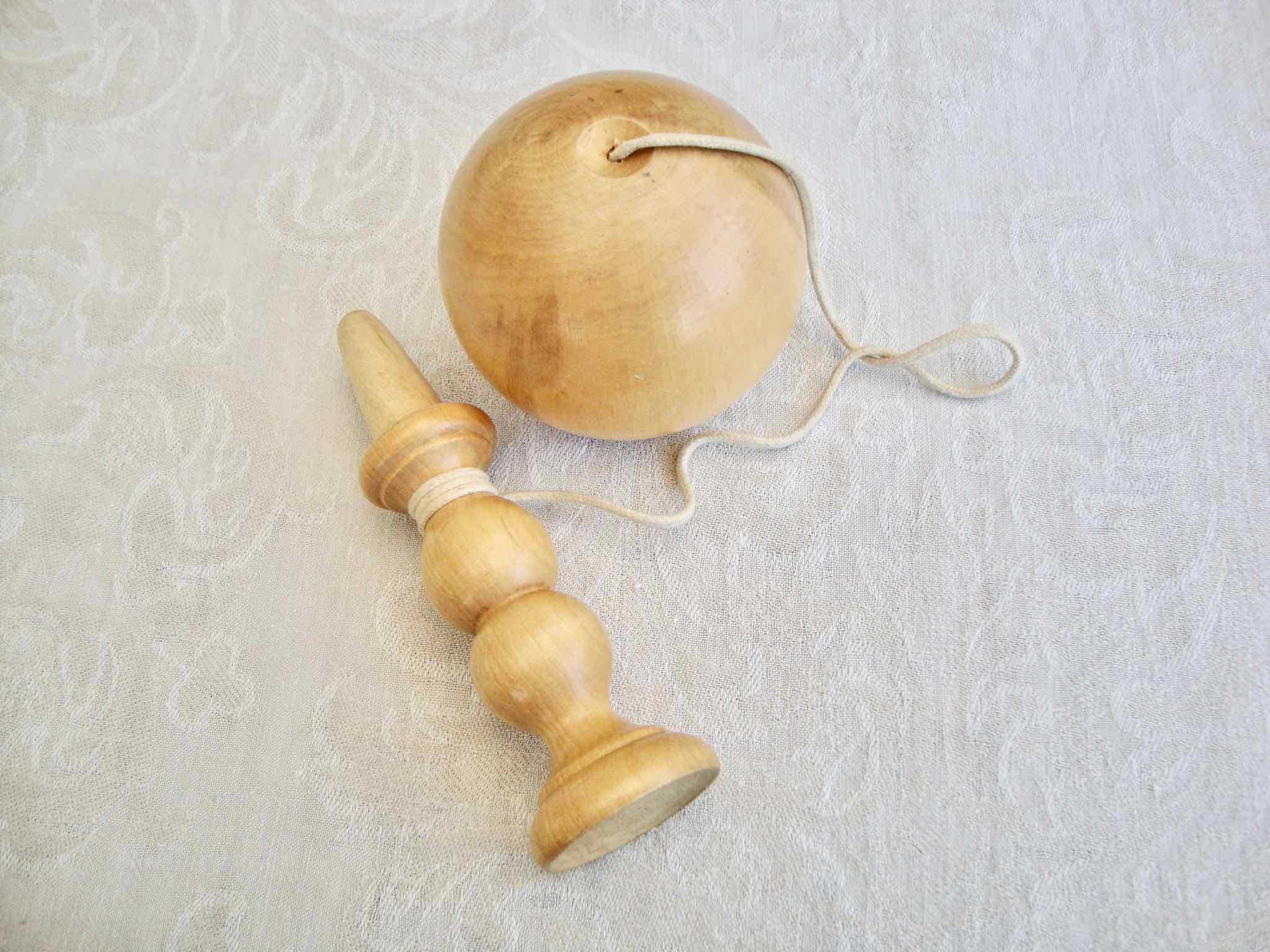 Beech wood bilboquet